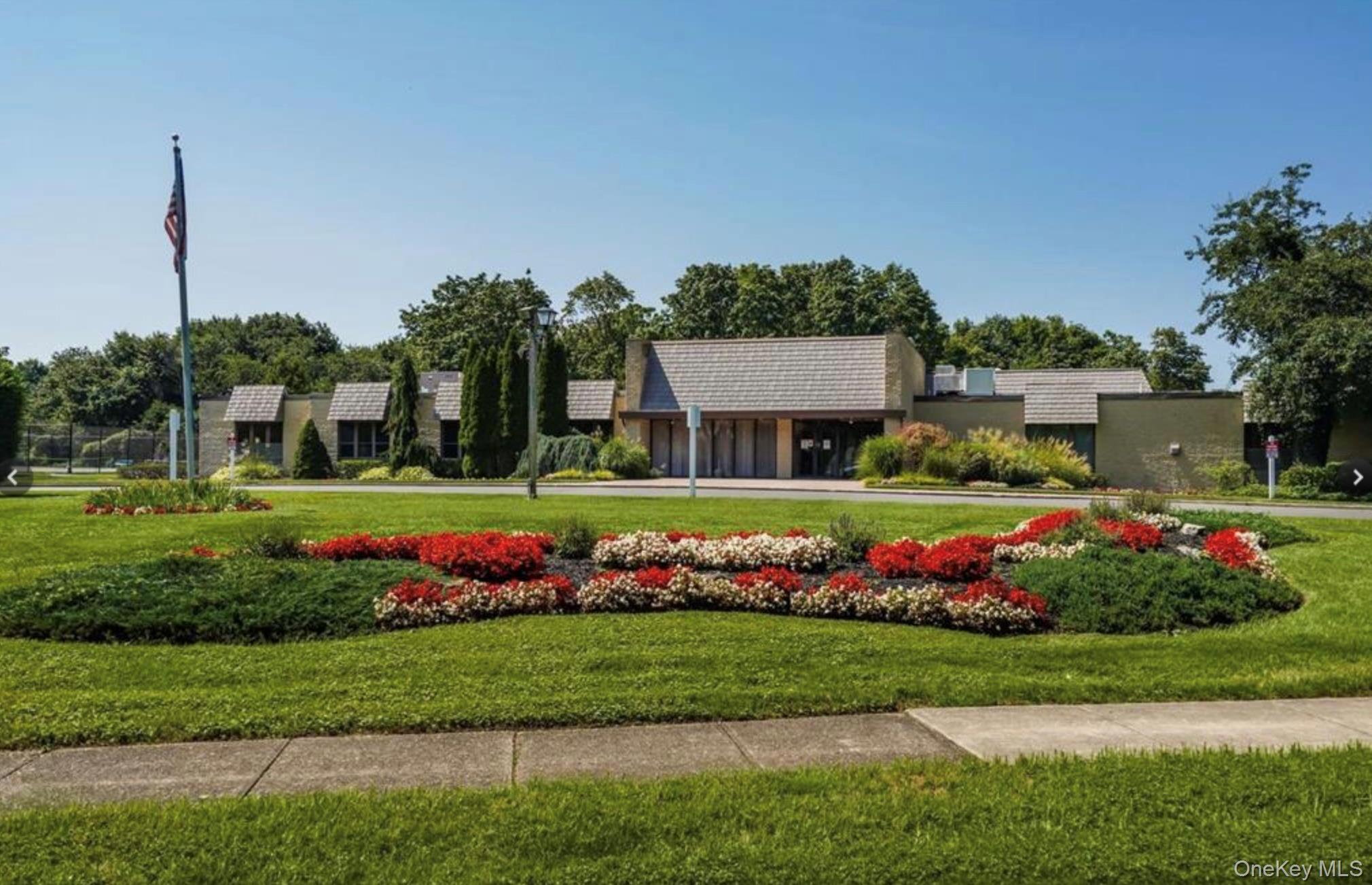 401 Cabot Court E, Saint James, NY 11780