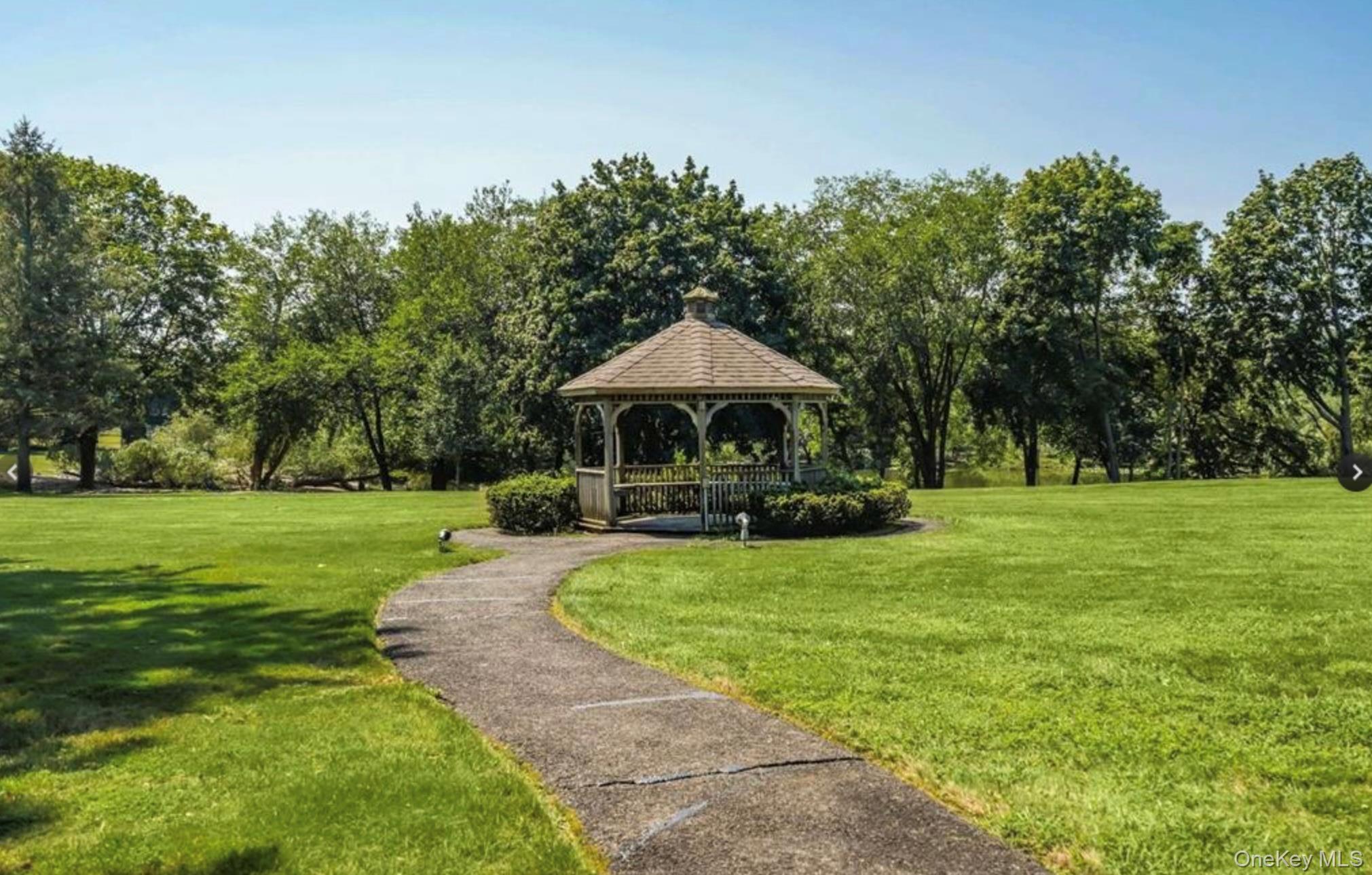 401 Cabot Court E, Saint James, NY 11780