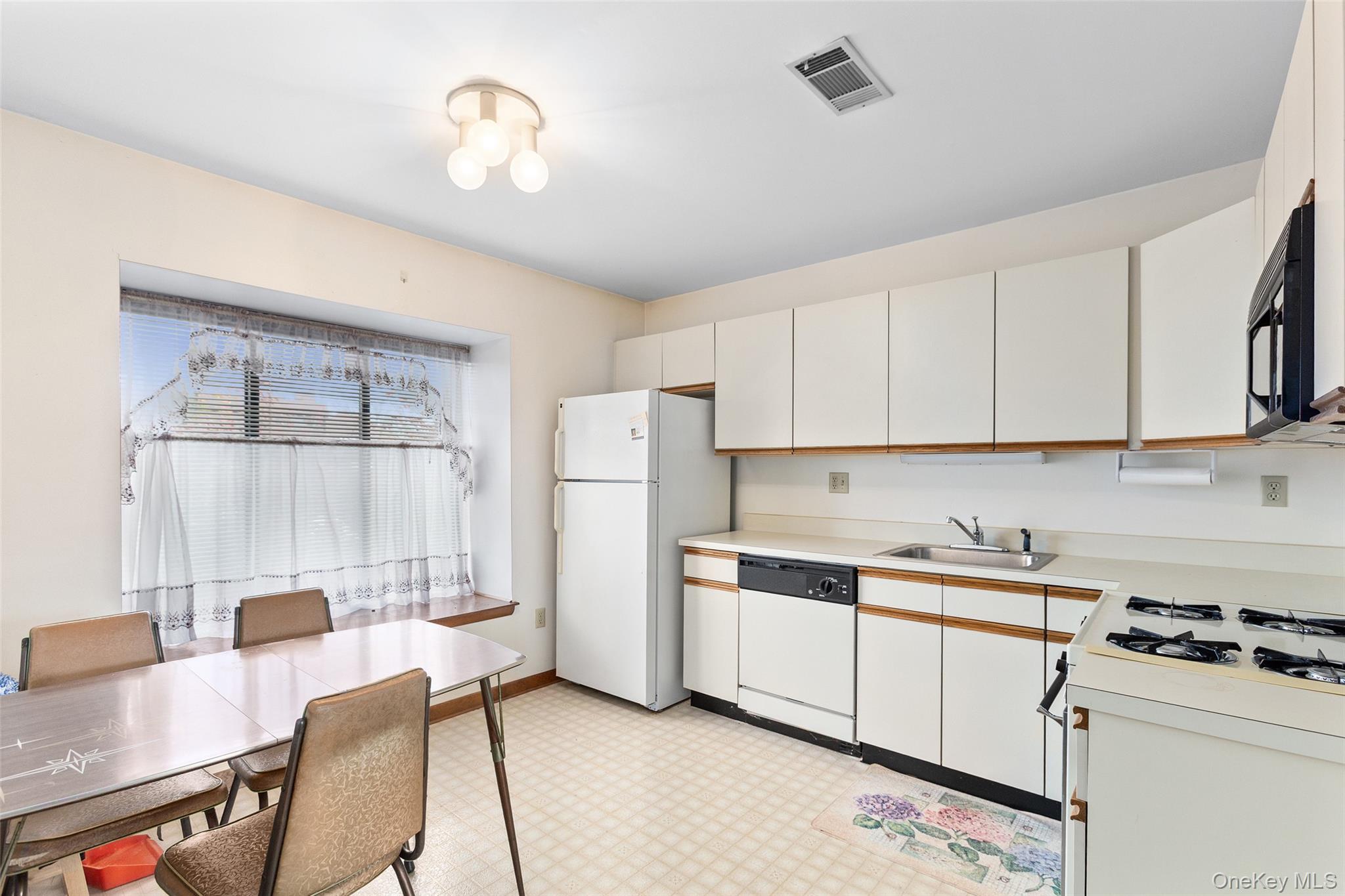 422 Panorama Drive, Mohegan Lake, NY 10547