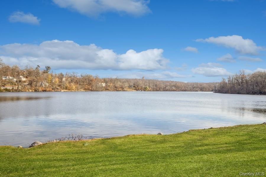 422 Panorama Drive, Mohegan Lake, NY 10547