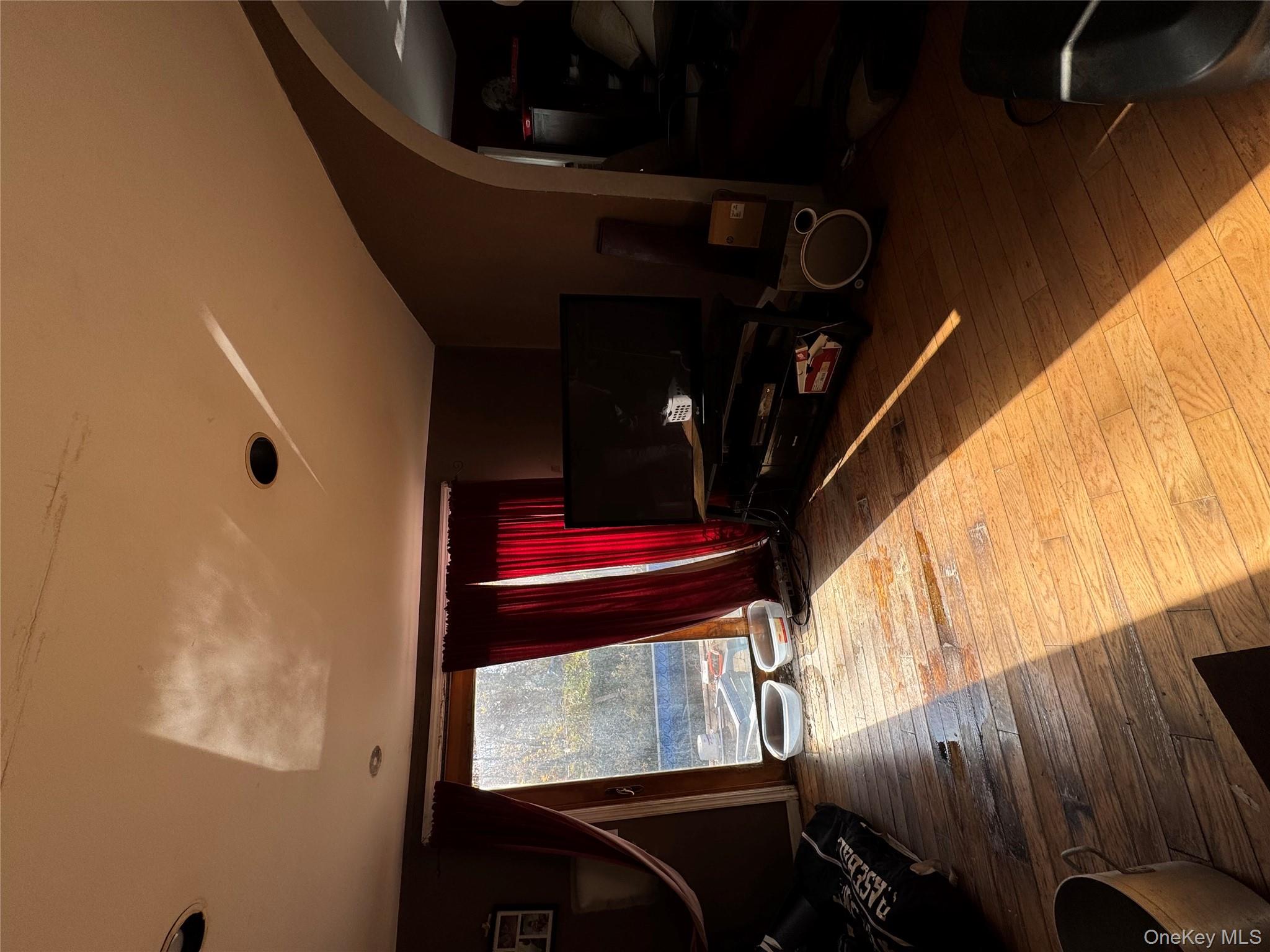 32 Weed Avenue, Hawthorne, NY 10532