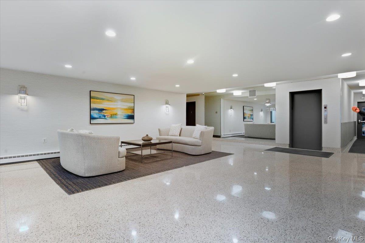 90 S Park Avenue # B2, Rockville Centre, NY 11570