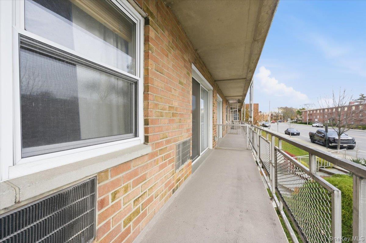 90 S Park Avenue # B2, Rockville Centre, NY 11570