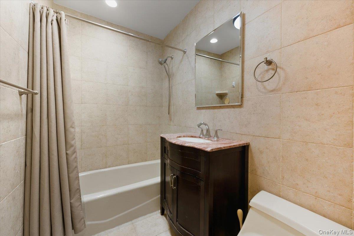 90 S Park Avenue # B2, Rockville Centre, NY 11570