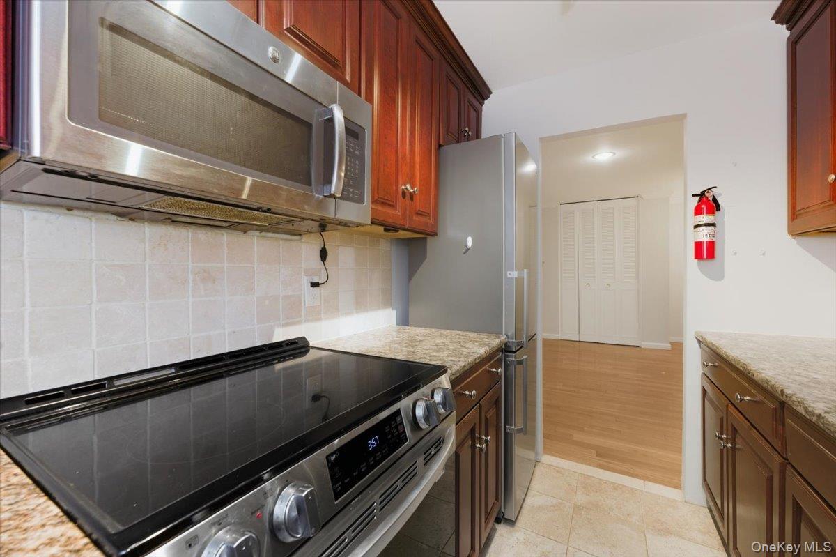 90 S Park Avenue # B2, Rockville Centre, NY 11570