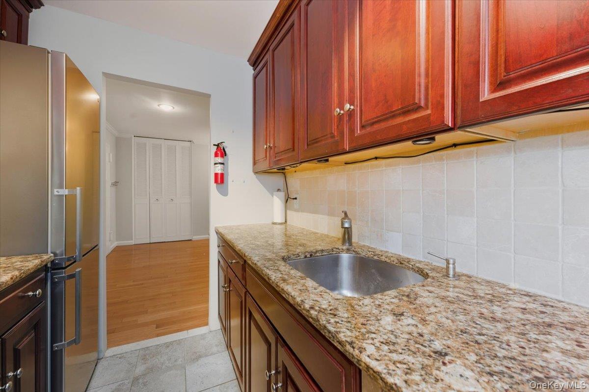 90 S Park Avenue # B2, Rockville Centre, NY 11570