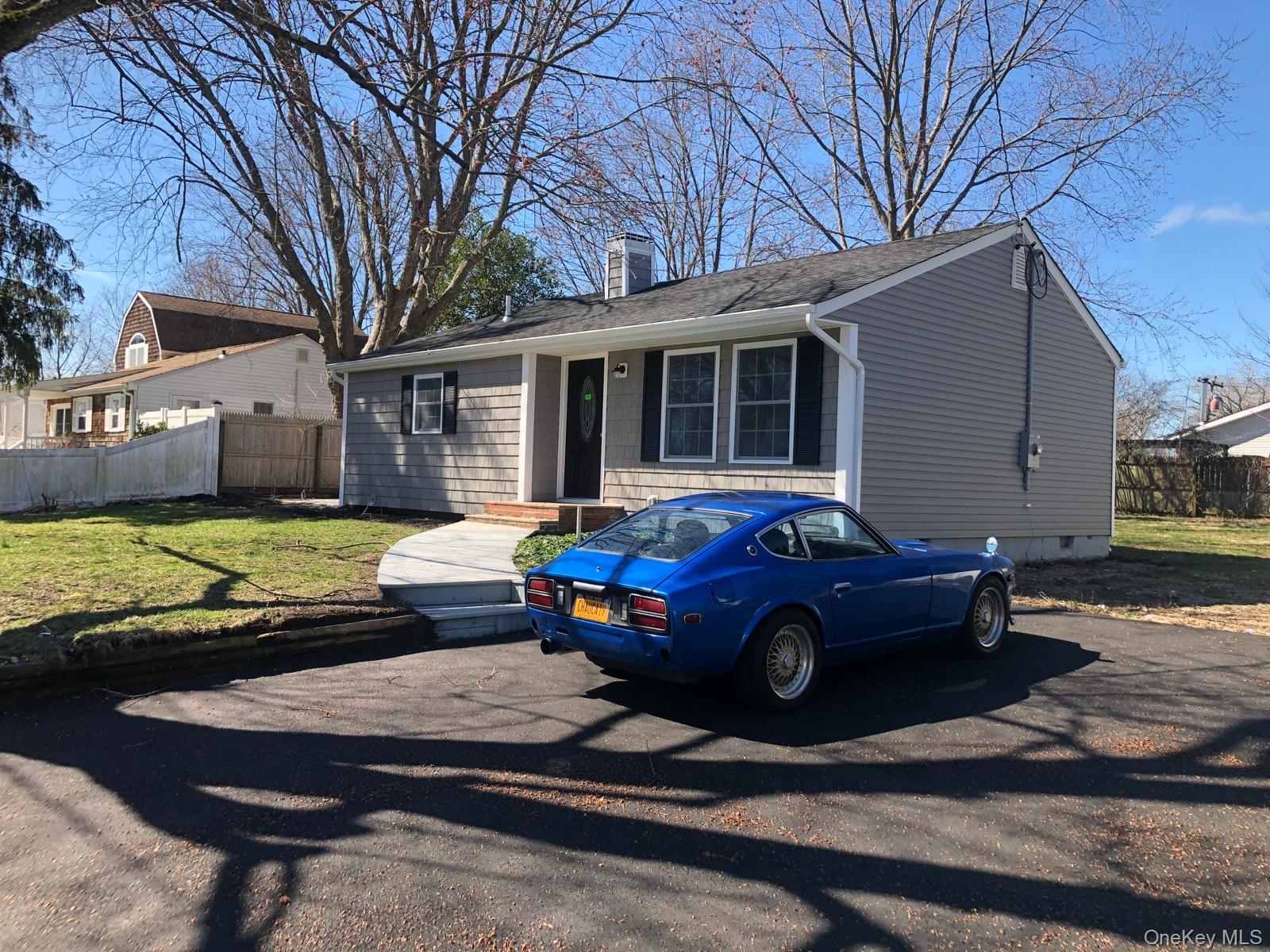 2712 Falcon Avenue, Medford, NY 11763