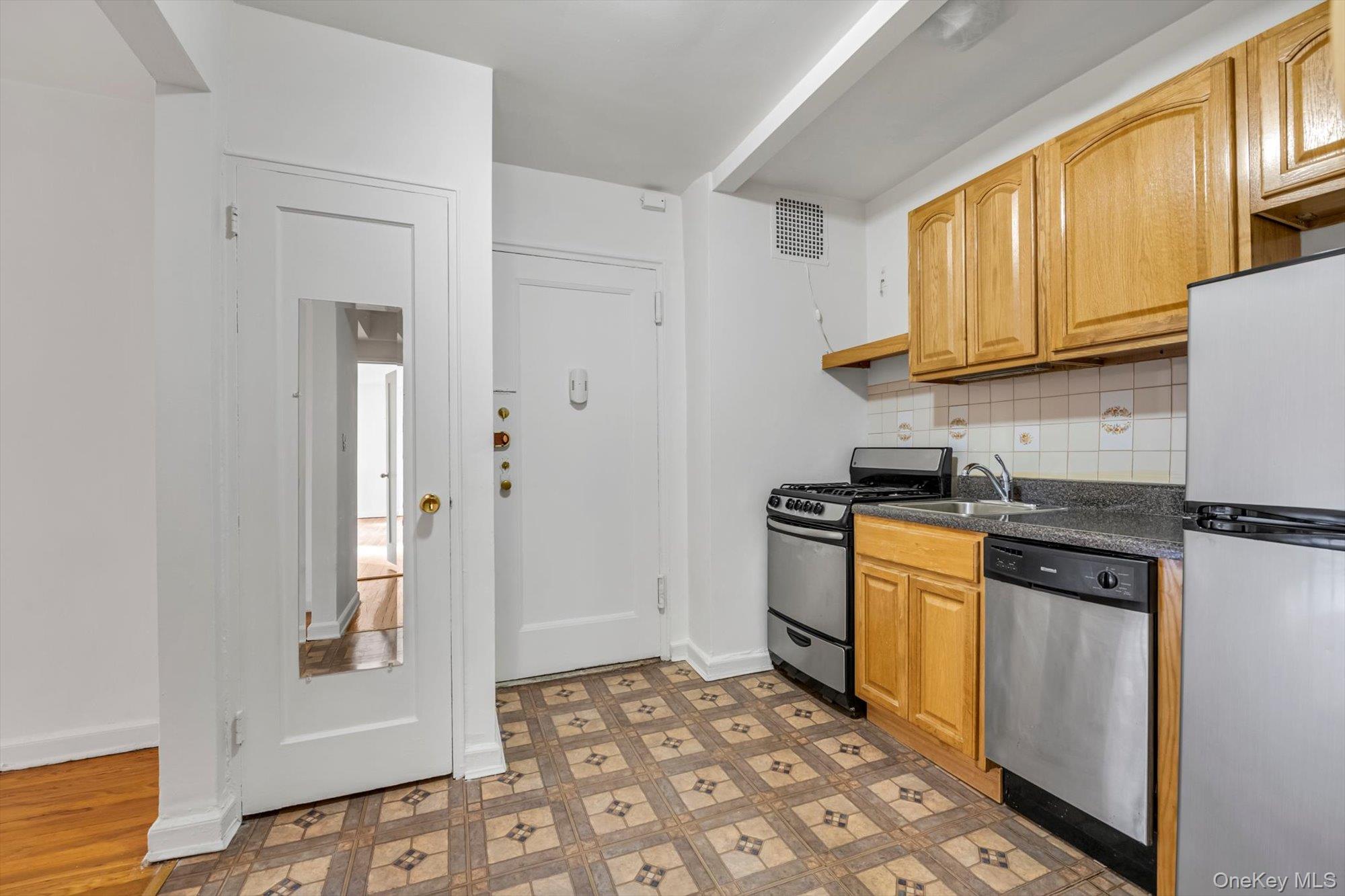 99-63 66 Avenue # 2B, Rego Park, NY 11374