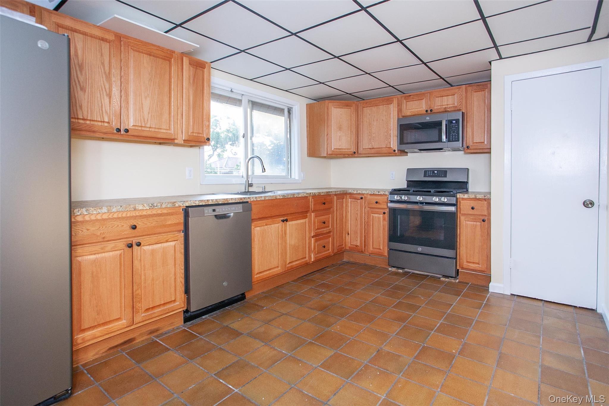 35 W Olive Street, Long Beach, NY 11561