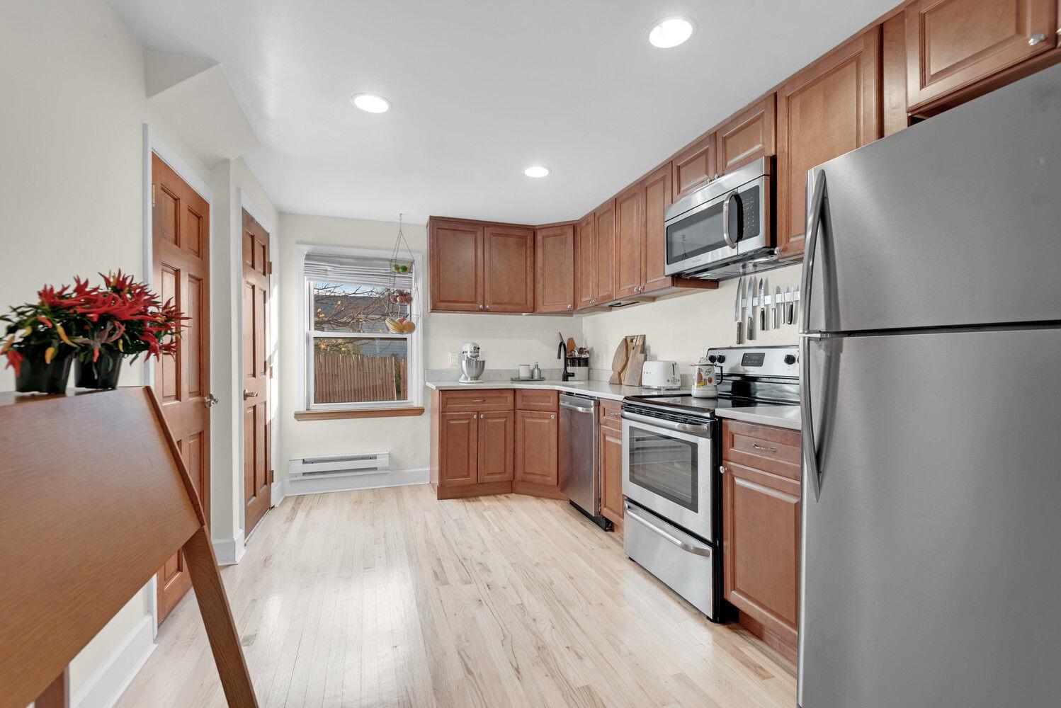 345 DORMANS Court, Queens, NY 11693