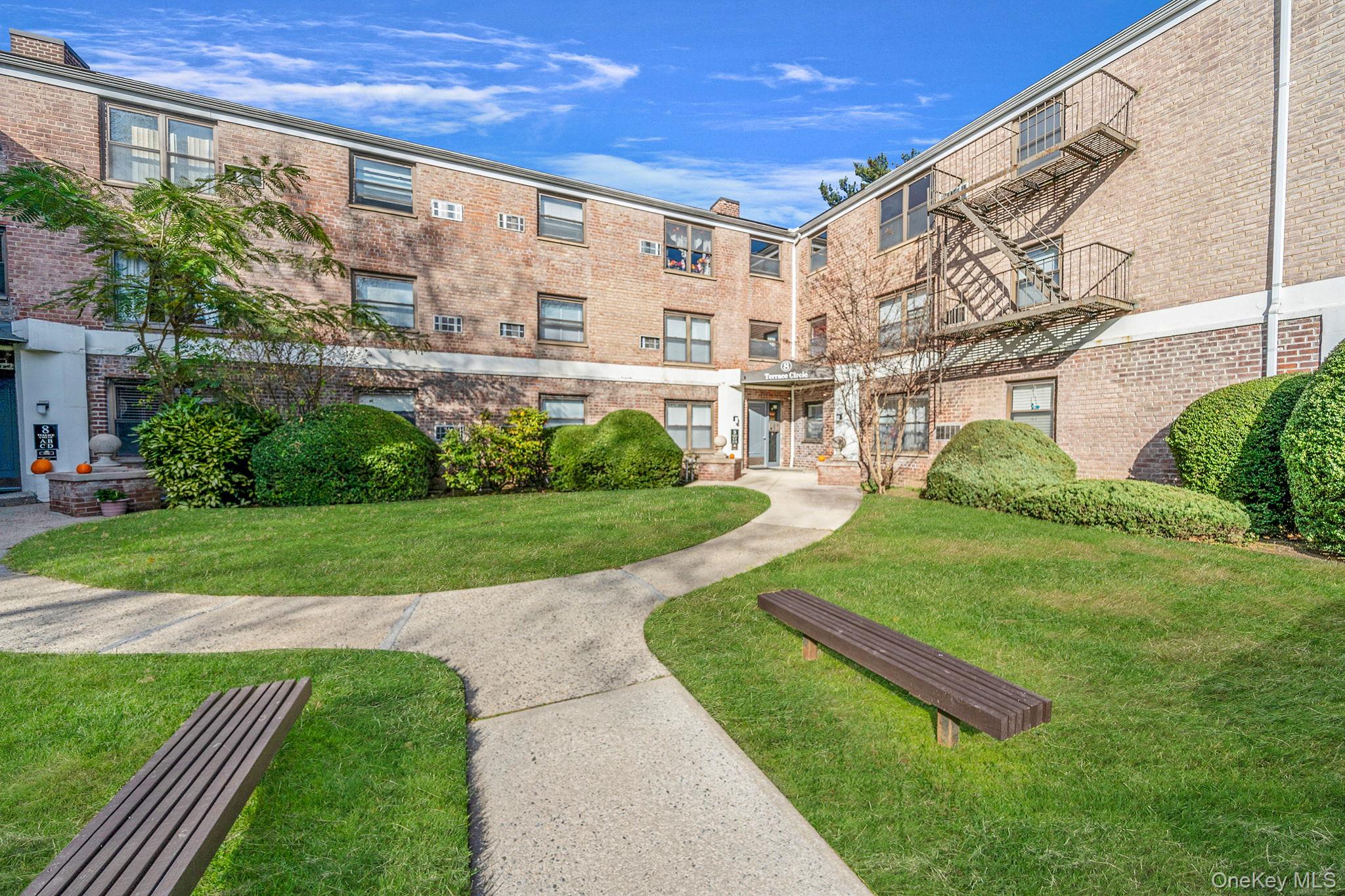 8 Terrace Circle # 1G, Great Neck, NY 11021