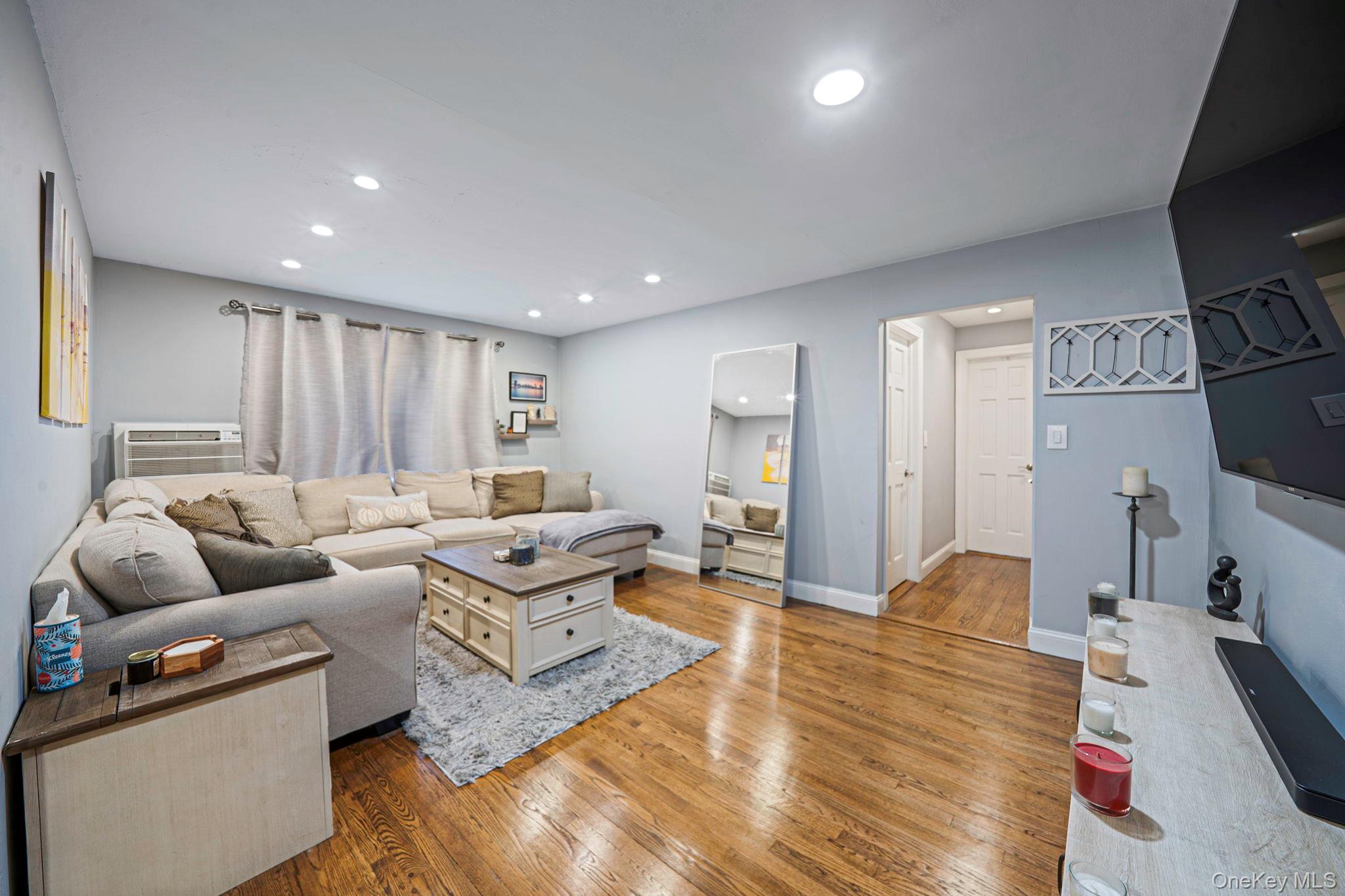 8 Terrace Circle # 1G, Great Neck, NY 11021