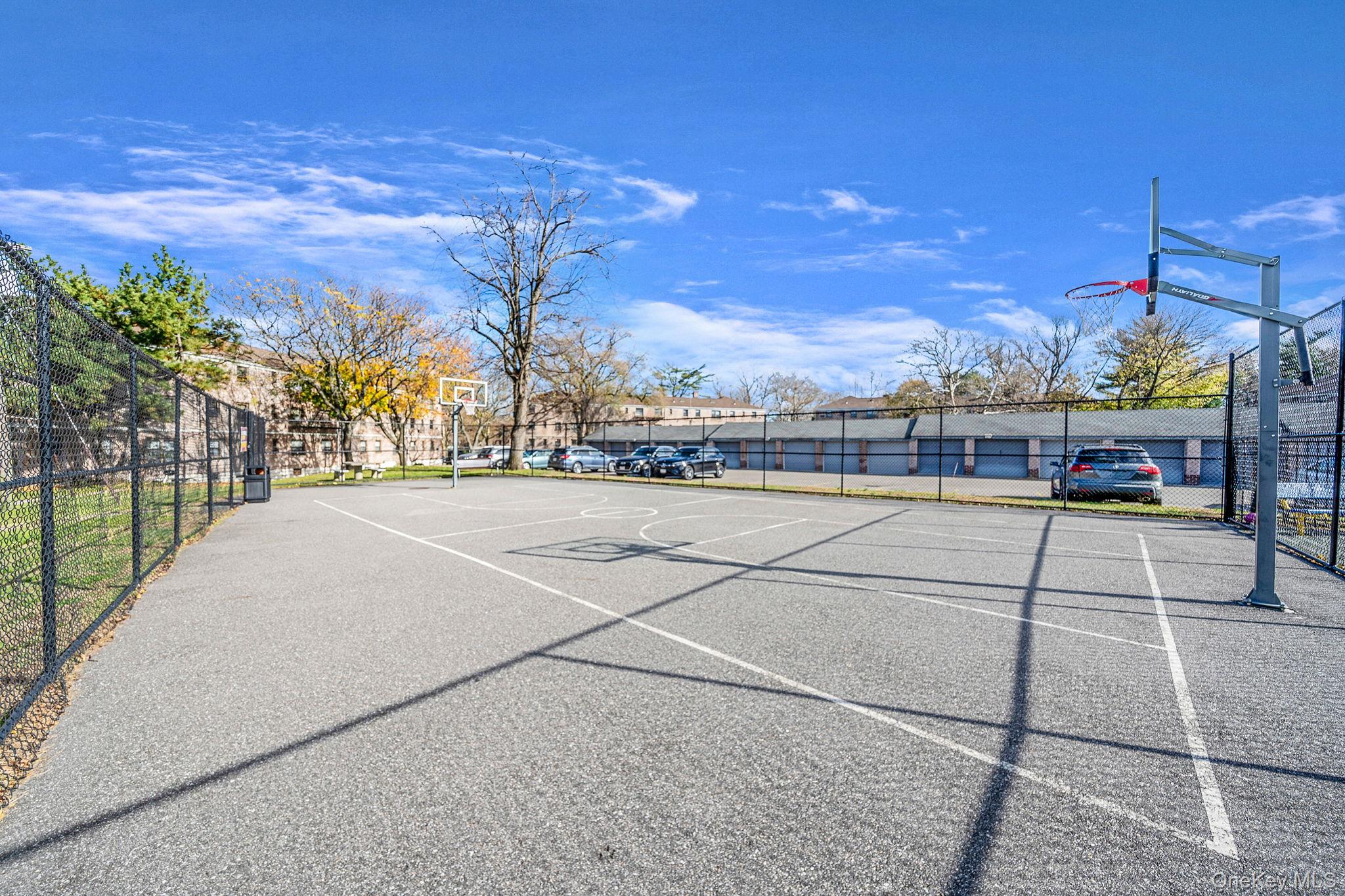 8 Terrace Circle # 1G, Great Neck, NY 11021