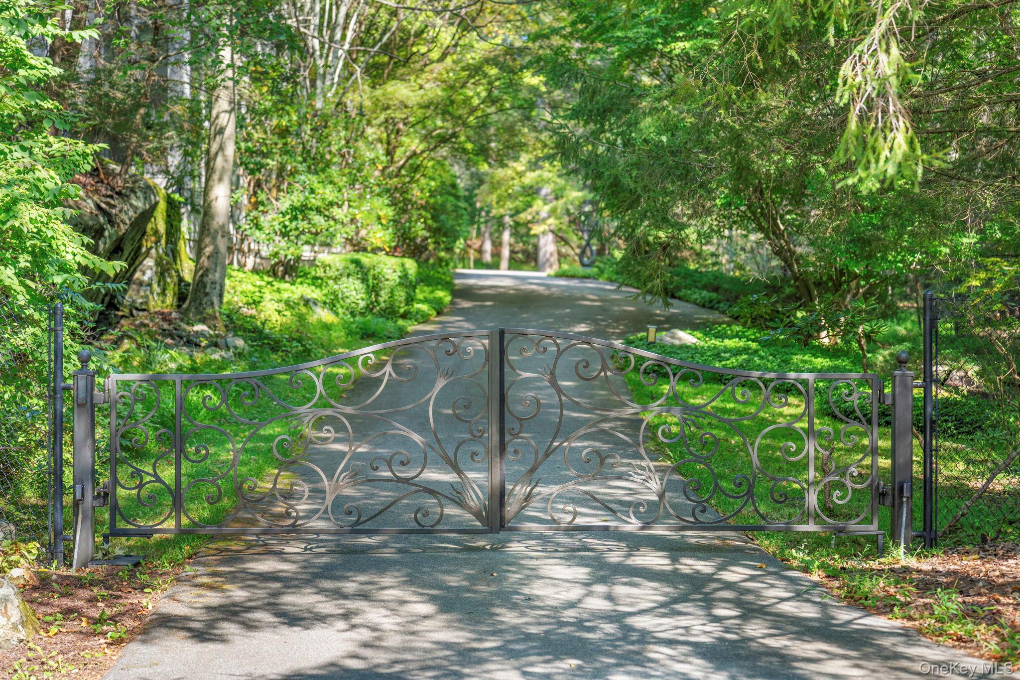 35 Neustadt Lane, Chappaqua, NY 10514