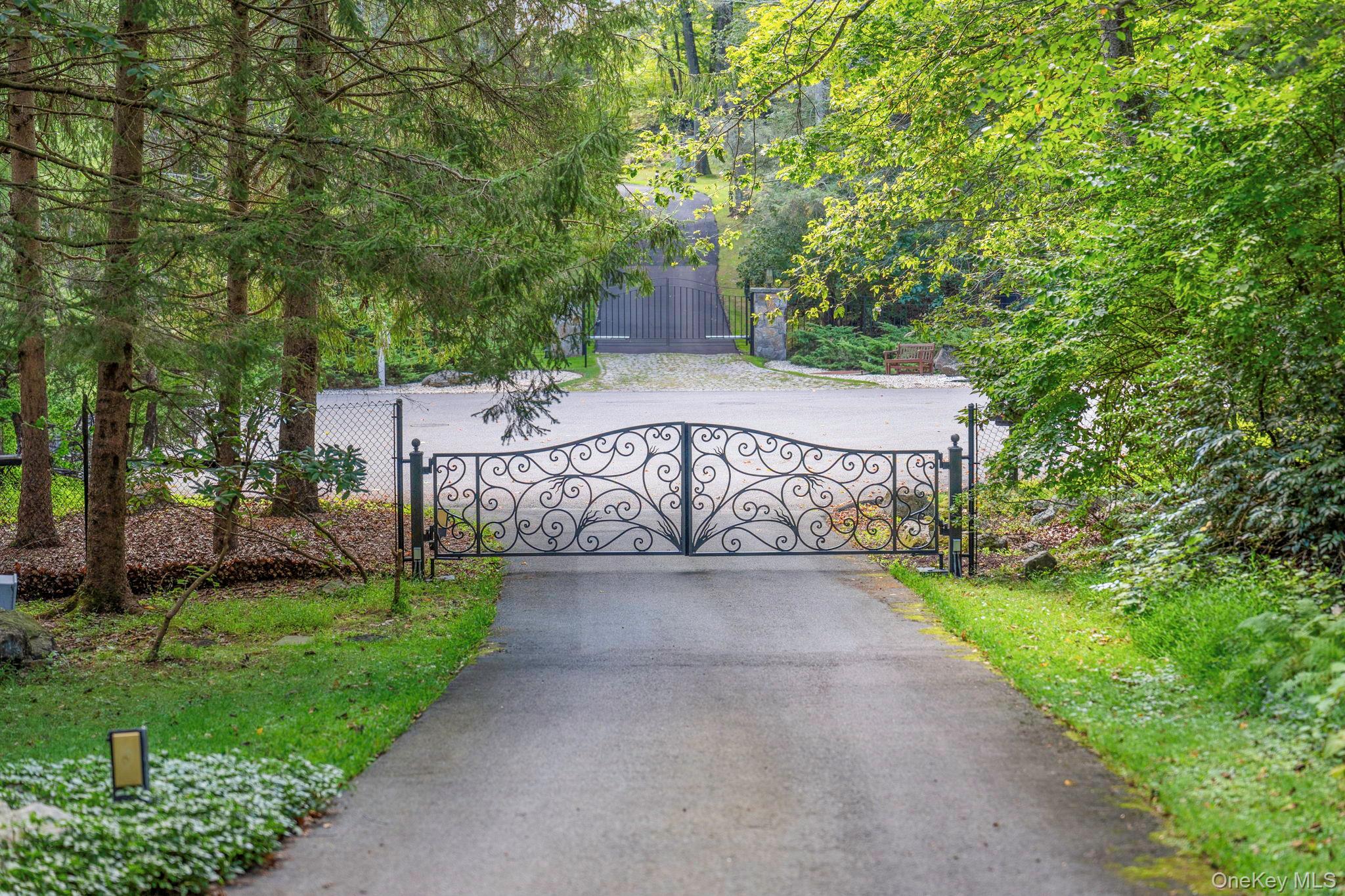 35 Neustadt Lane, Chappaqua, NY 10514