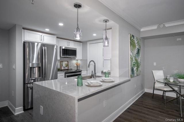 100 Glen Street # N2214, Glen Cove, NY 11542