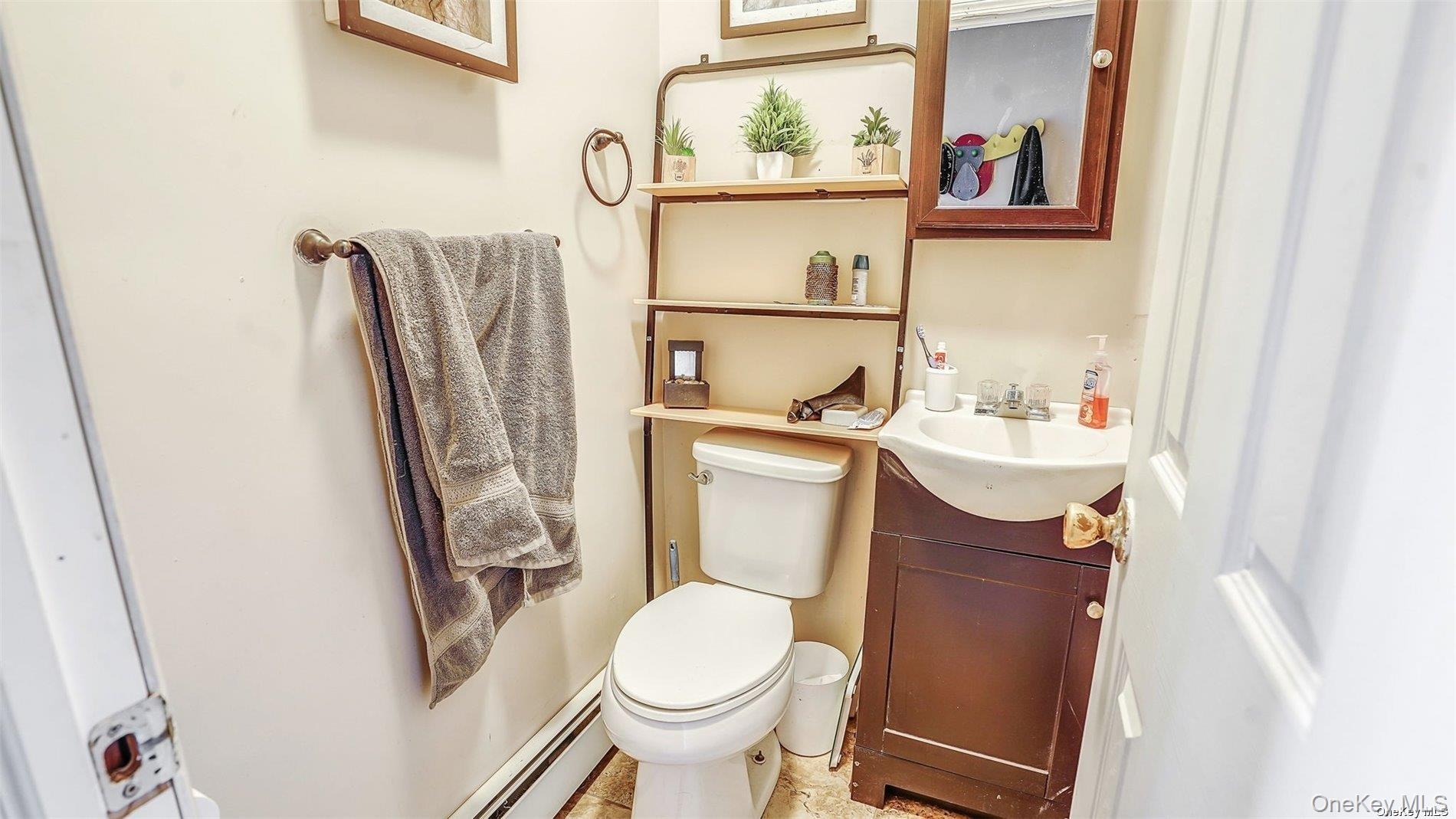 10 Maria Court, Holbrook, NY 11741