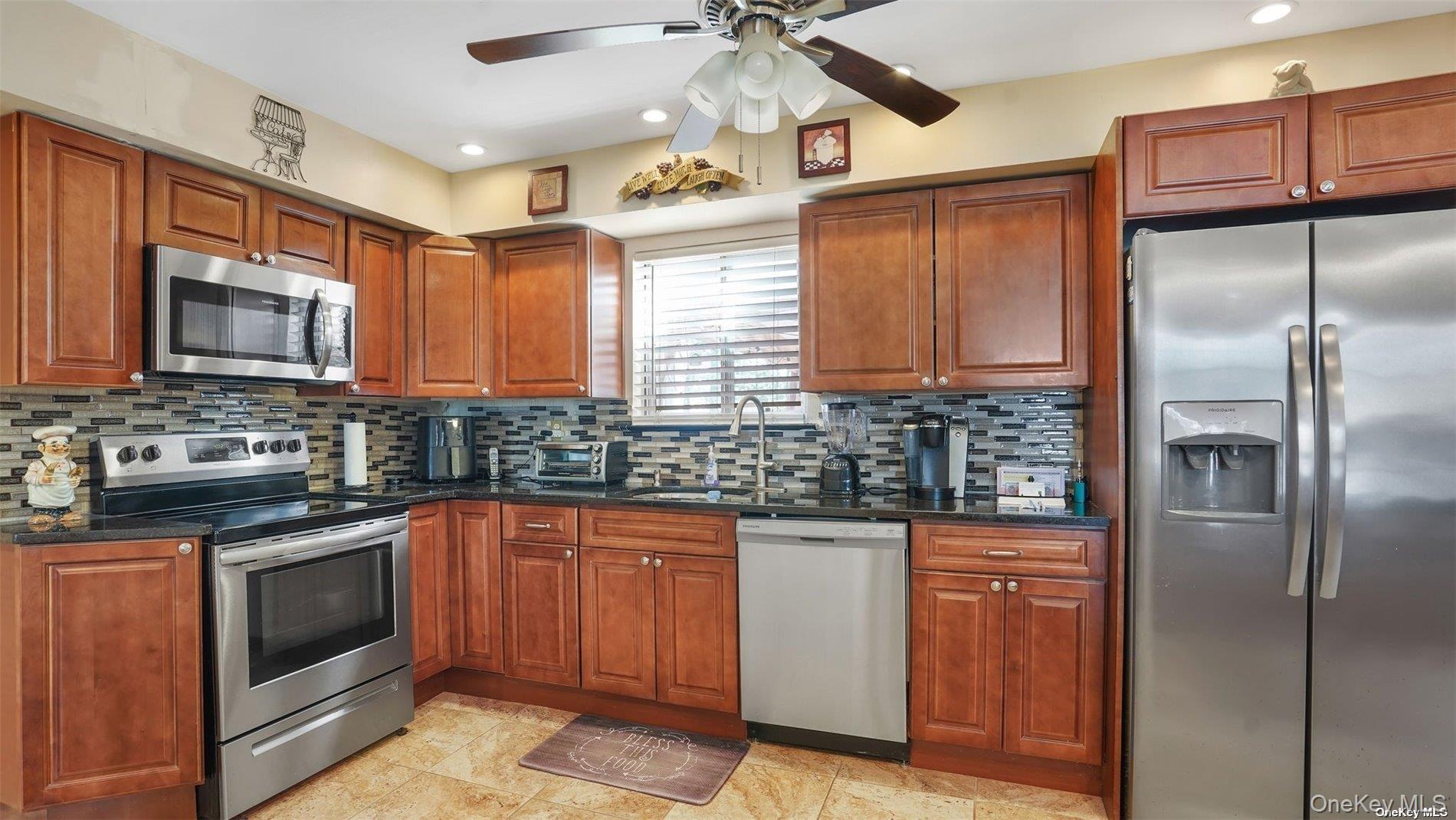 10 Maria Court, Holbrook, NY 11741