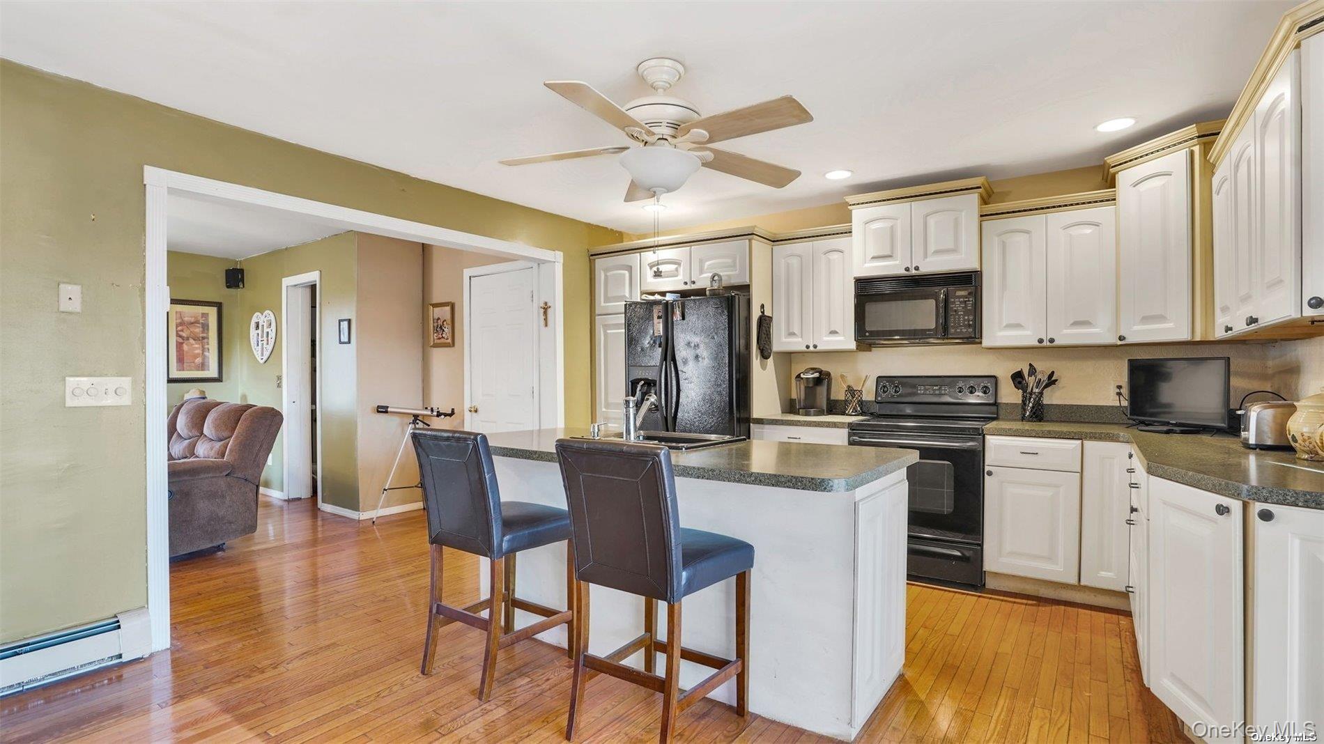 10 Maria Court, Holbrook, NY 11741