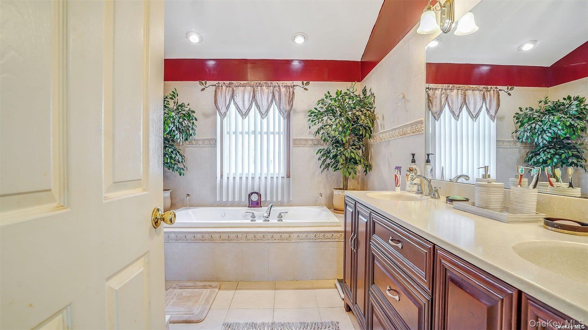 10 Maria Court, Holbrook, NY 11741