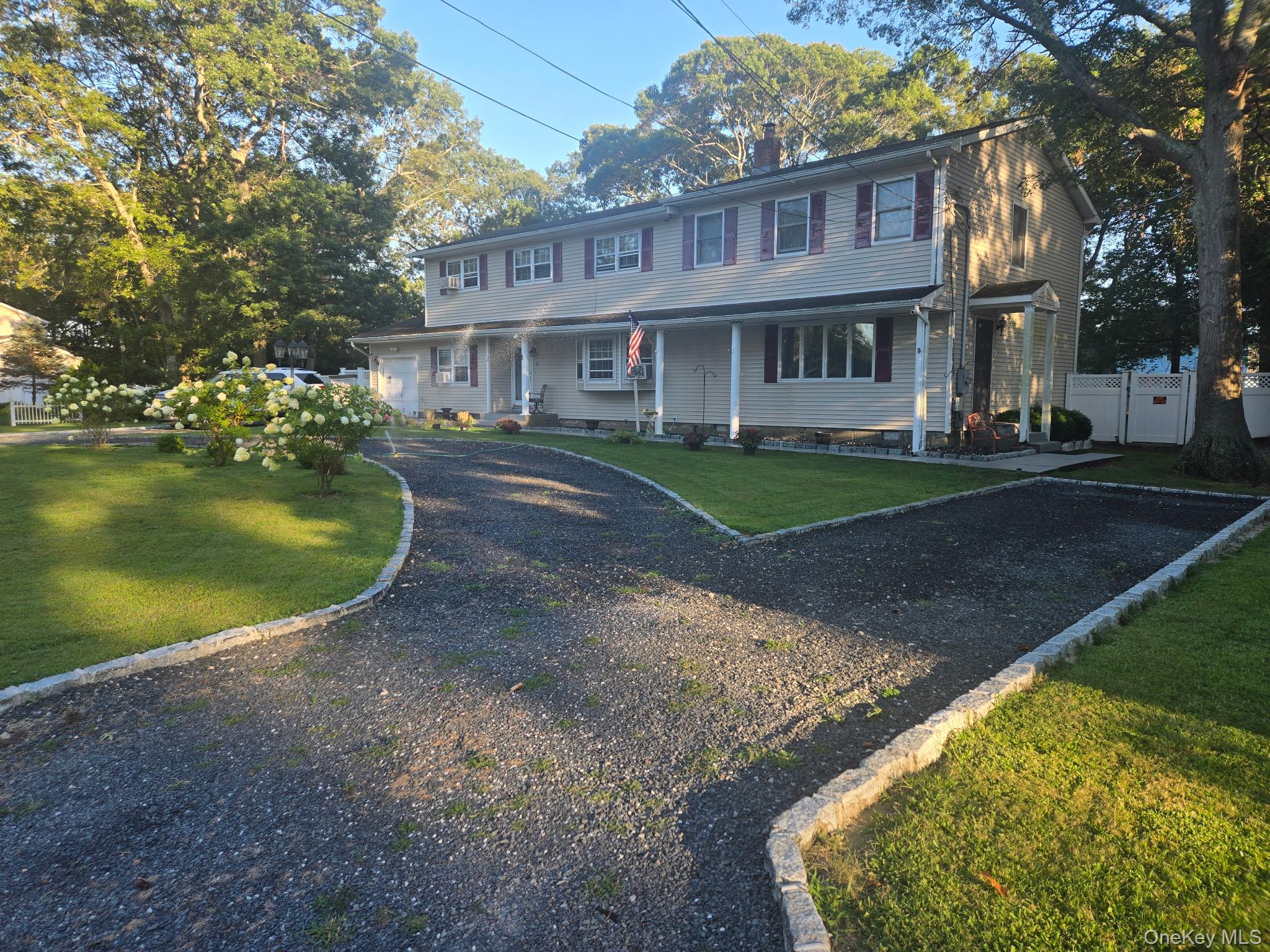 10 Maria Court, Holbrook, NY 11741