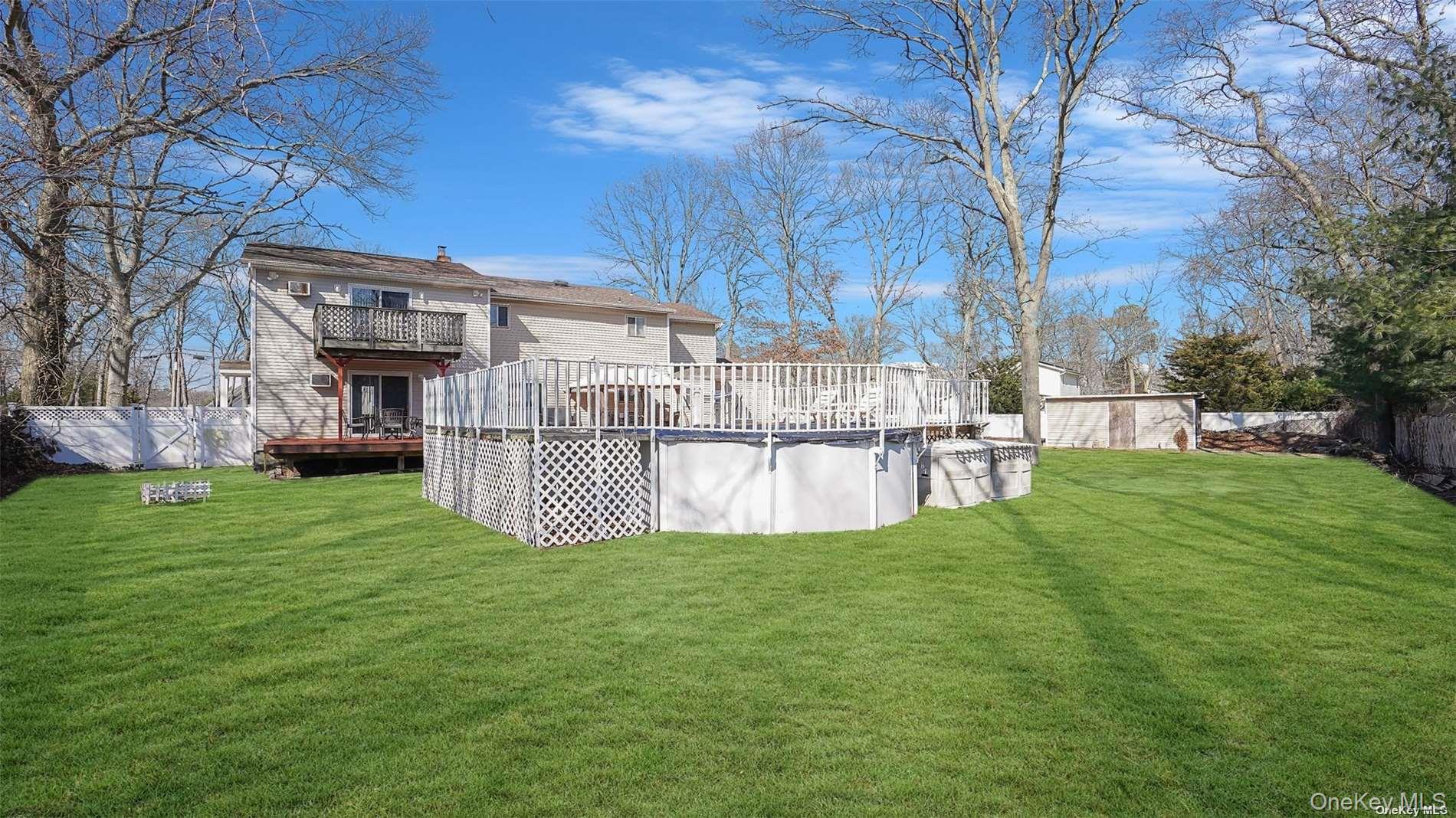 10 Maria Court, Holbrook, NY 11741