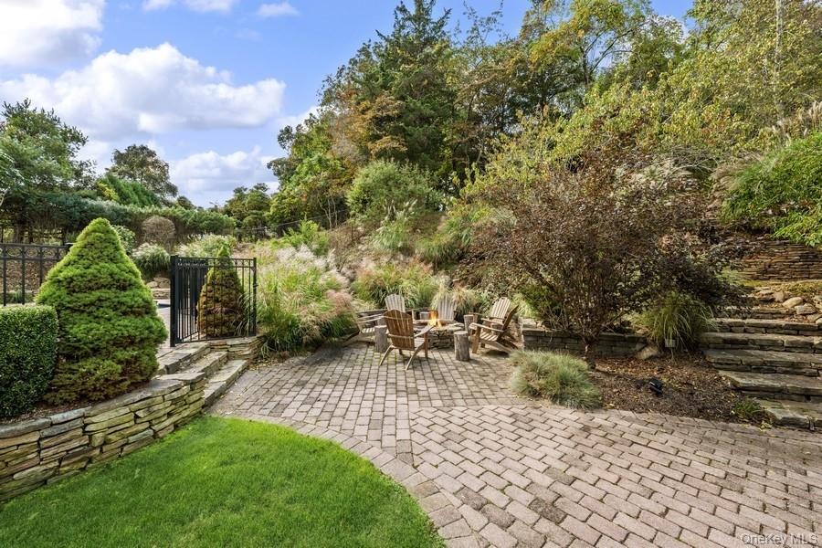 39 Smugglers Path, Jamesport, NY 11947