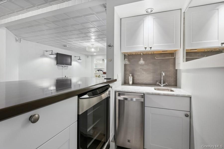 39 Smugglers Path, Jamesport, NY 11947