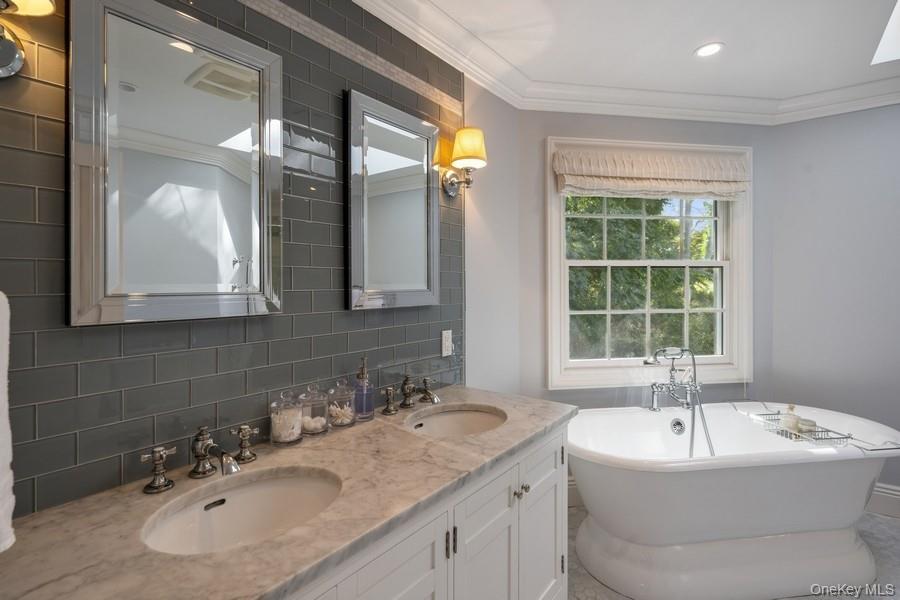 39 Smugglers Path, Jamesport, NY 11947