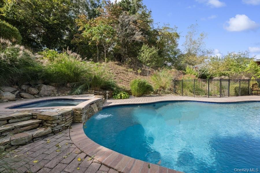 39 Smugglers Path, Jamesport, NY 11947