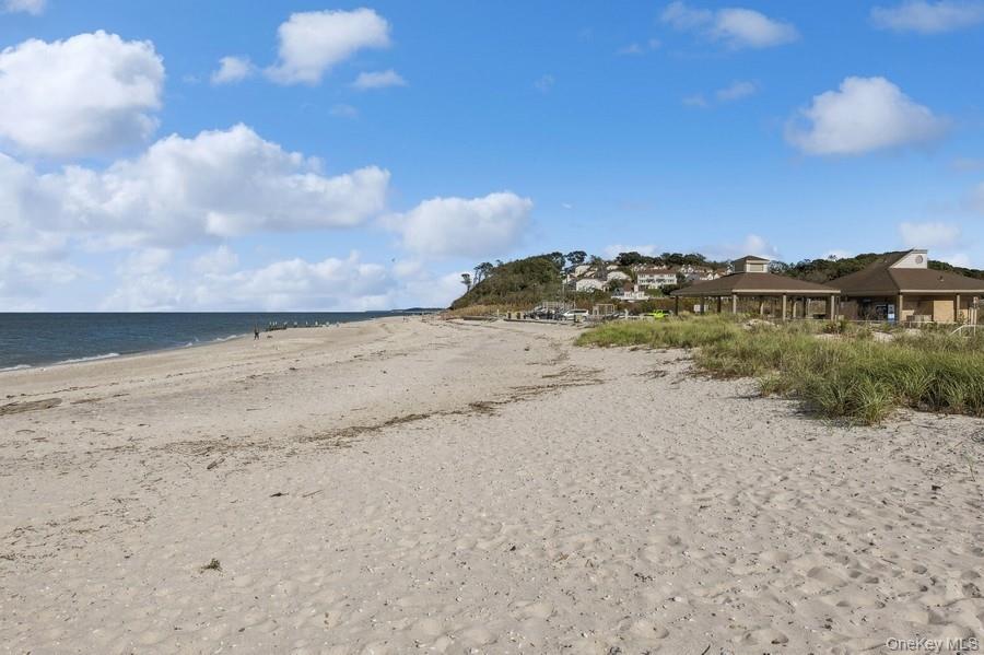 39 Smugglers Path, Jamesport, NY 11947