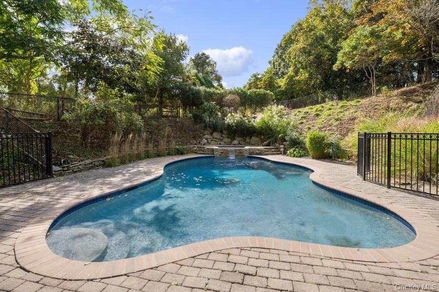 39 Smugglers Path, Jamesport, NY 11947