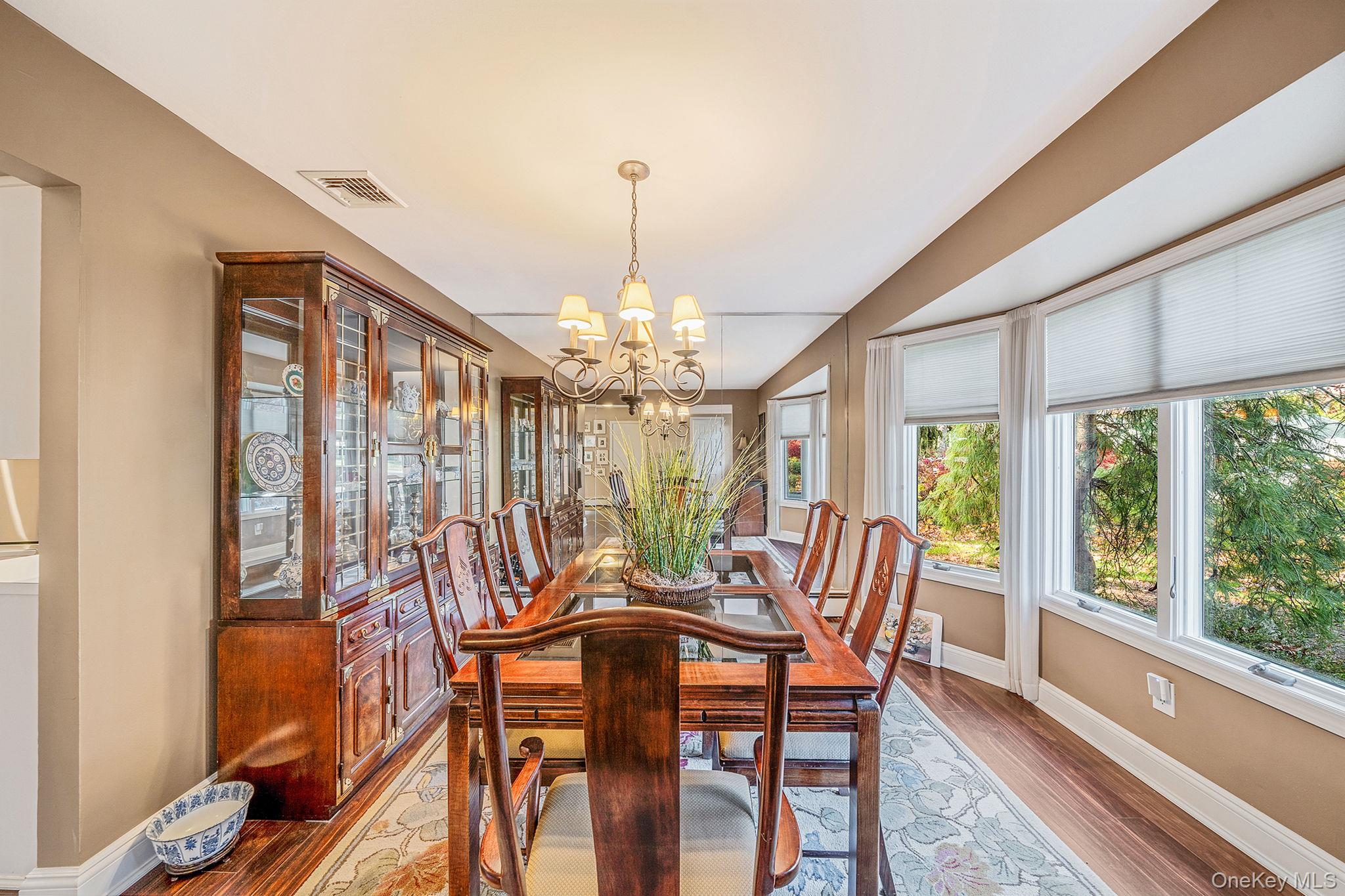 28 Cedarwood Lane, Commack, NY 11725