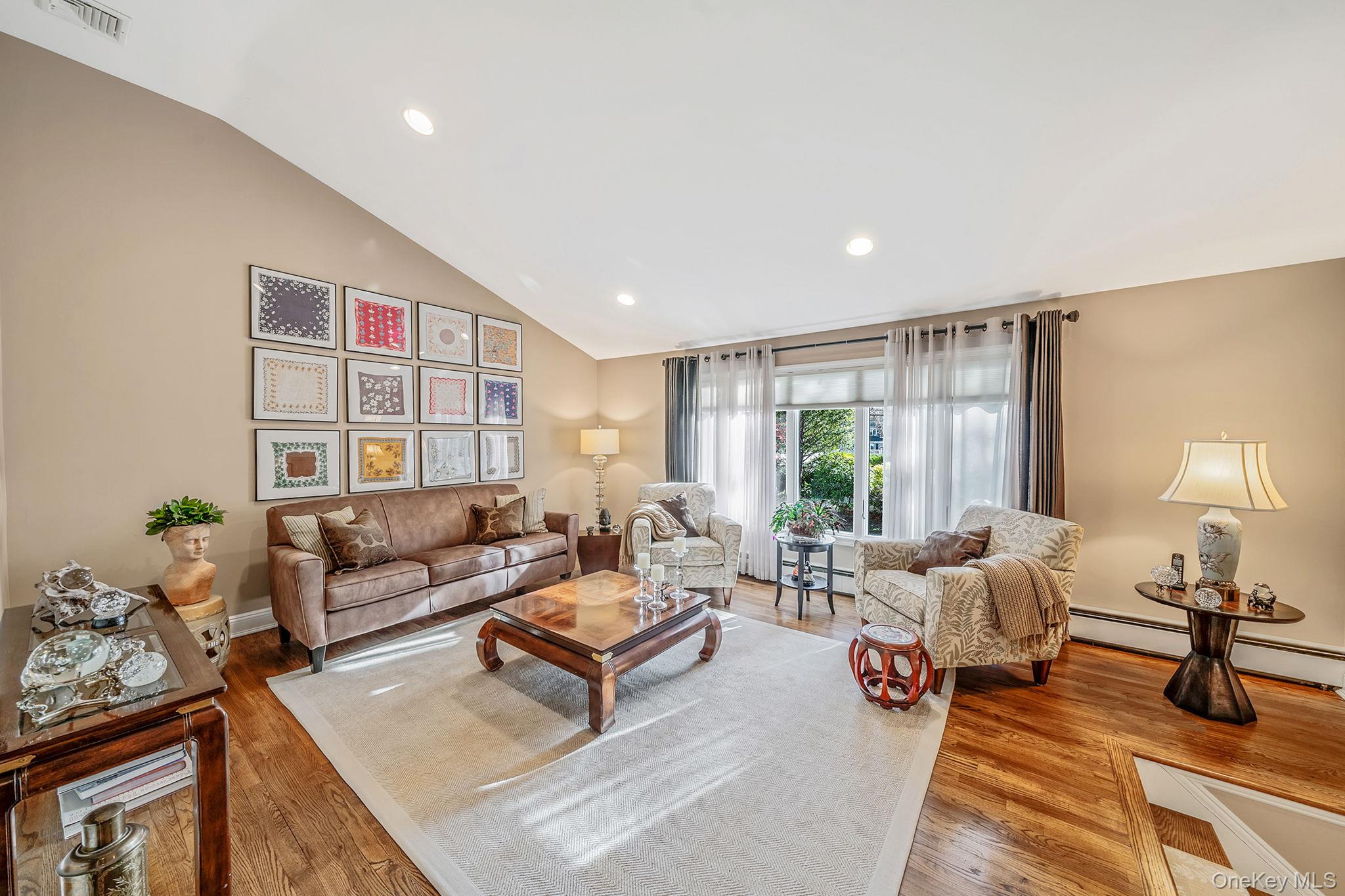 28 Cedarwood Lane, Commack, NY 11725