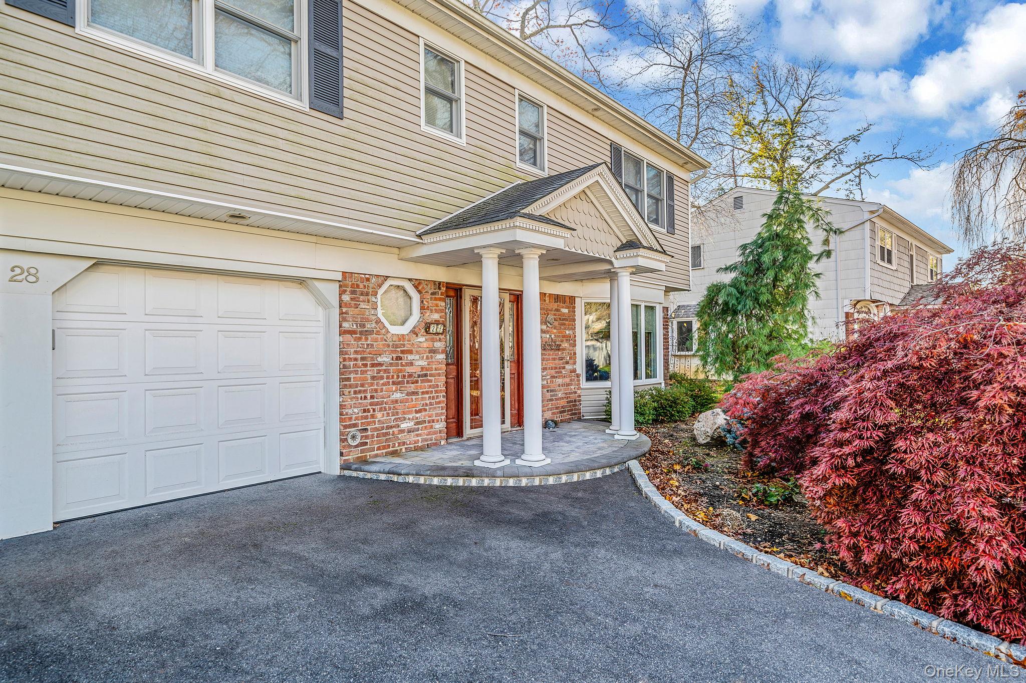 28 Cedarwood Lane, Commack, NY 11725
