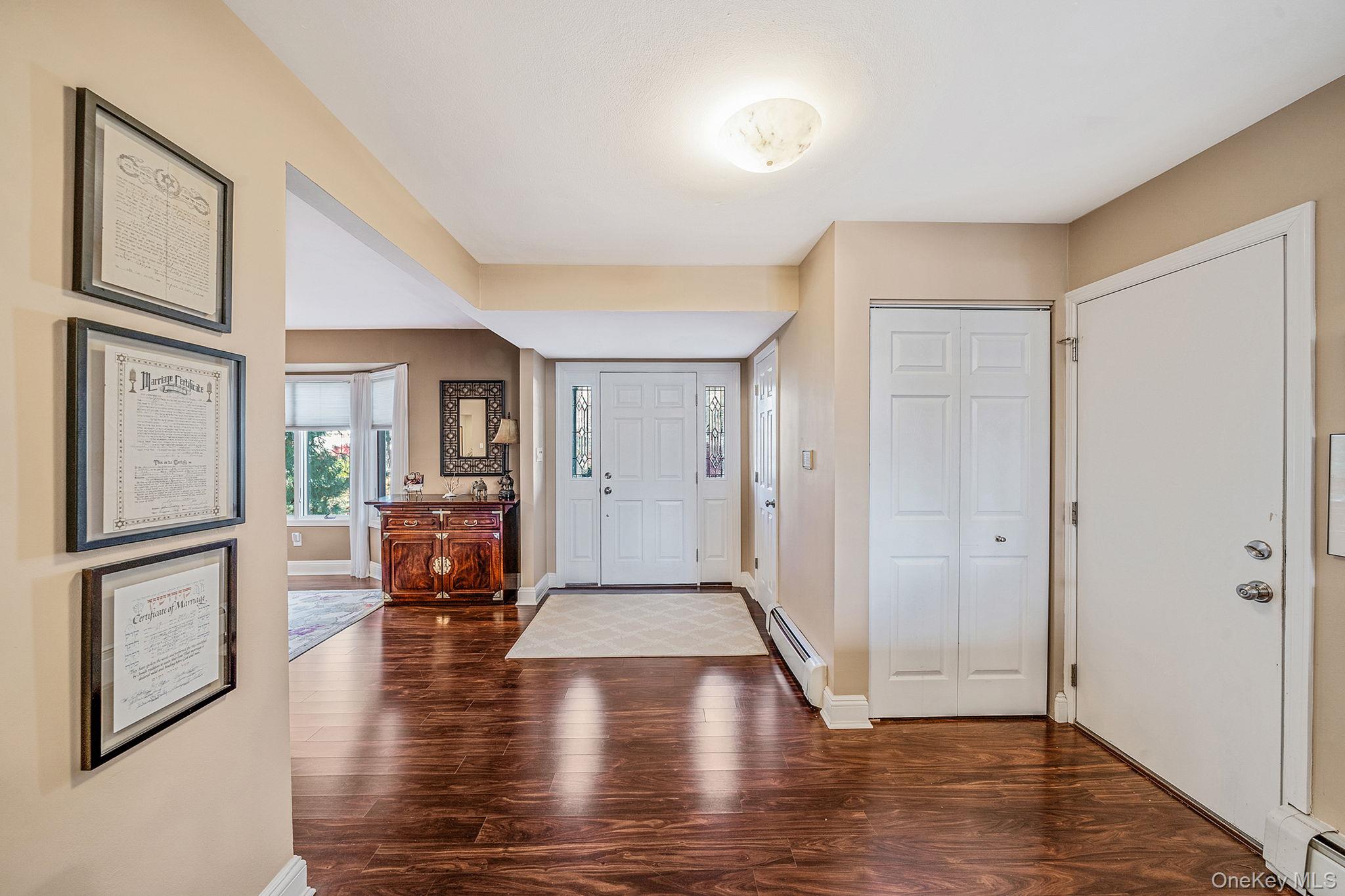 28 Cedarwood Lane, Commack, NY 11725