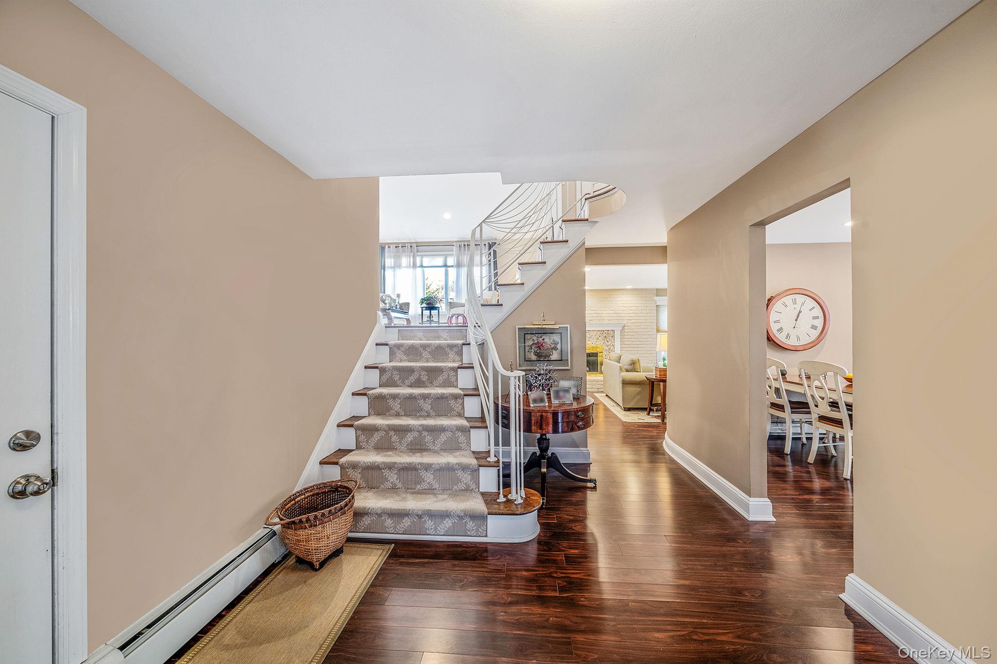 28 Cedarwood Lane, Commack, NY 11725