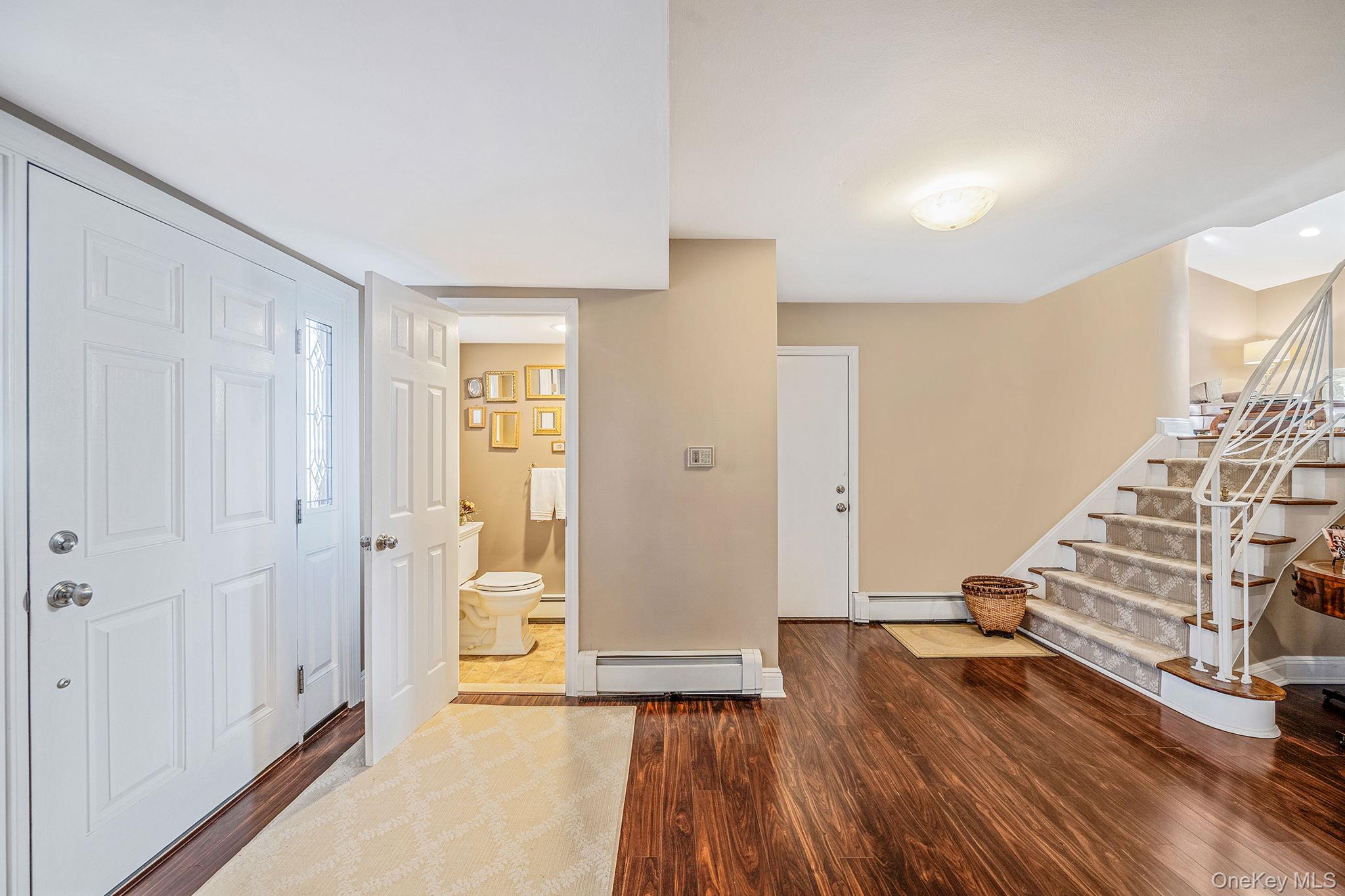 28 Cedarwood Lane, Commack, NY 11725