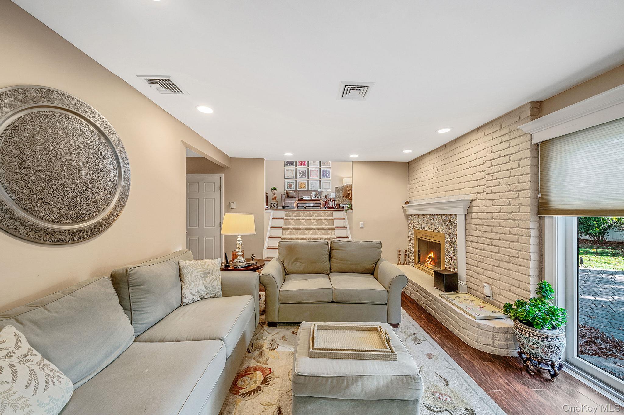 28 Cedarwood Lane, Commack, NY 11725