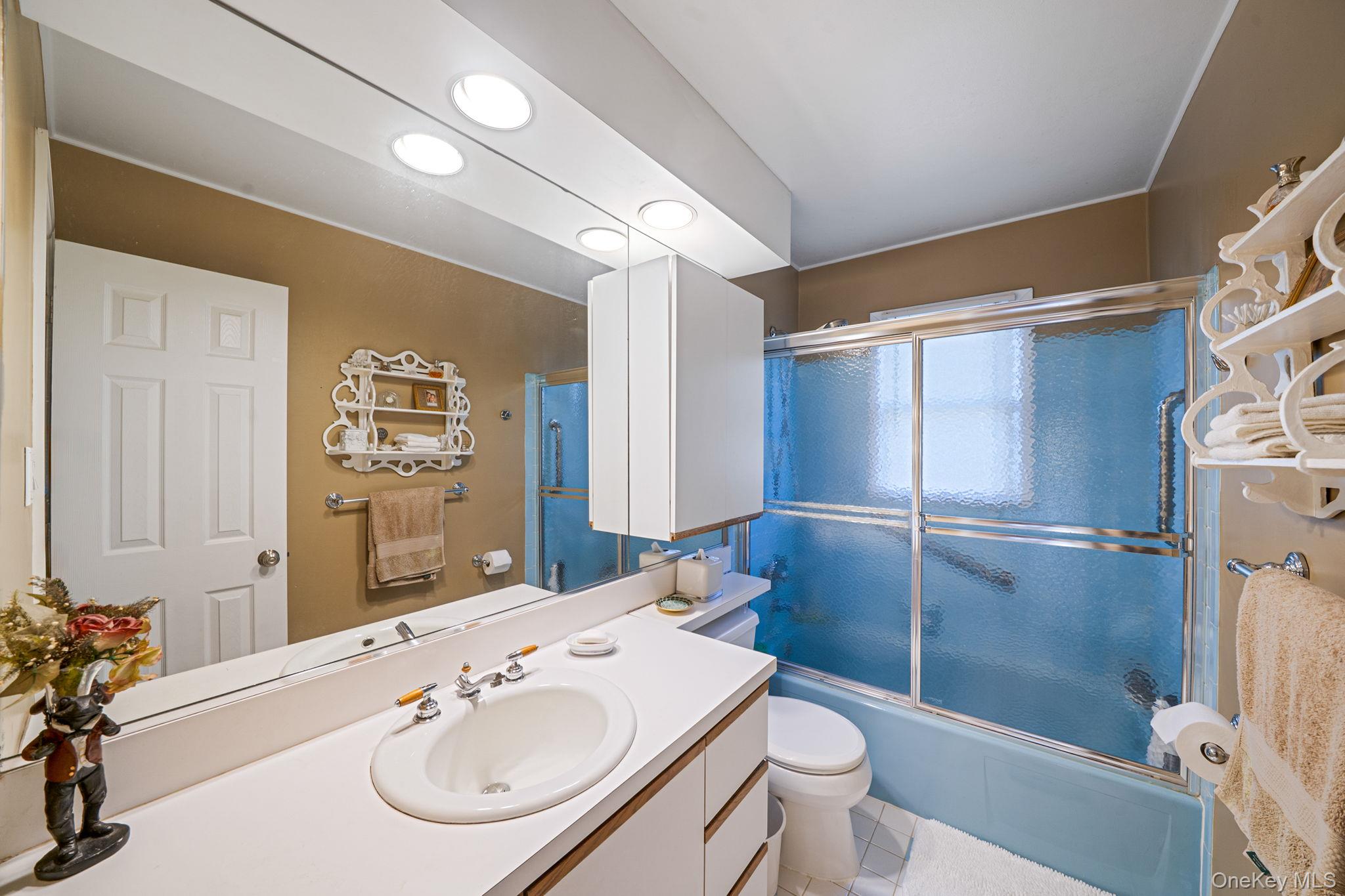 28 Cedarwood Lane, Commack, NY 11725