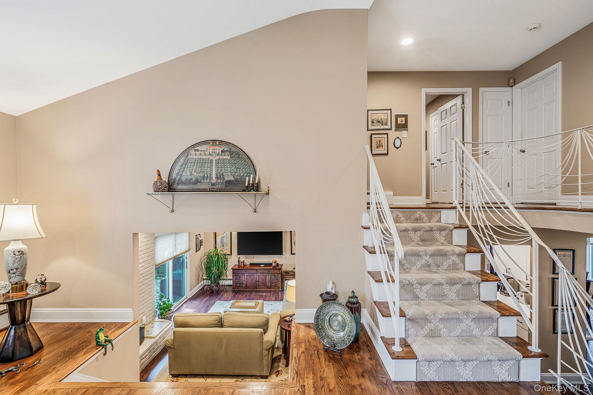 28 Cedarwood Lane, Commack, NY 11725