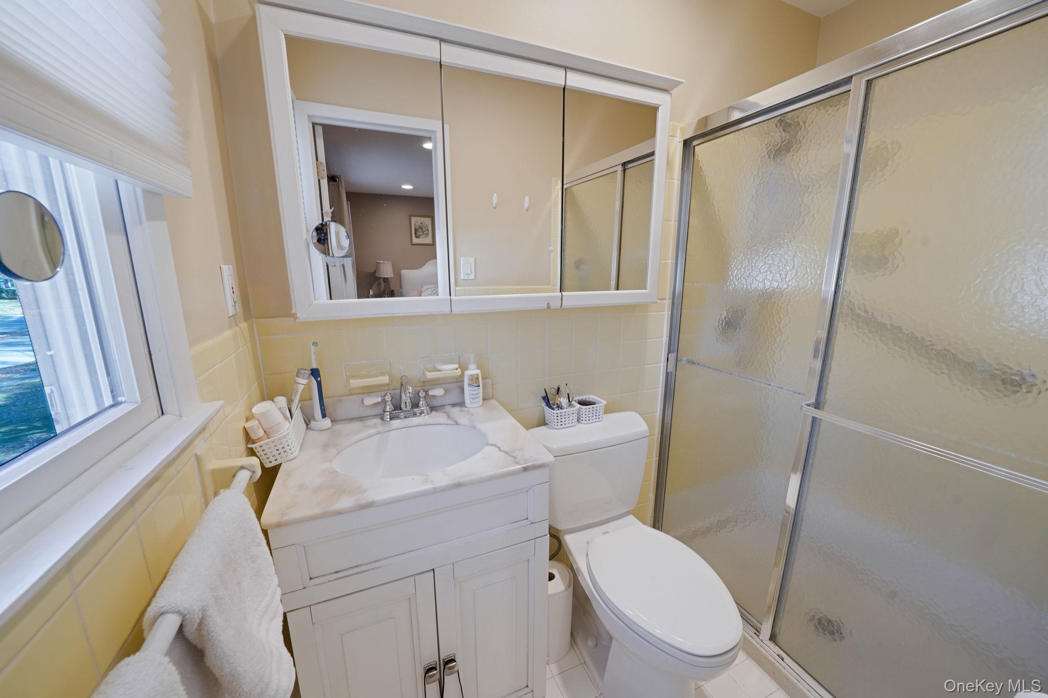 28 Cedarwood Lane, Commack, NY 11725