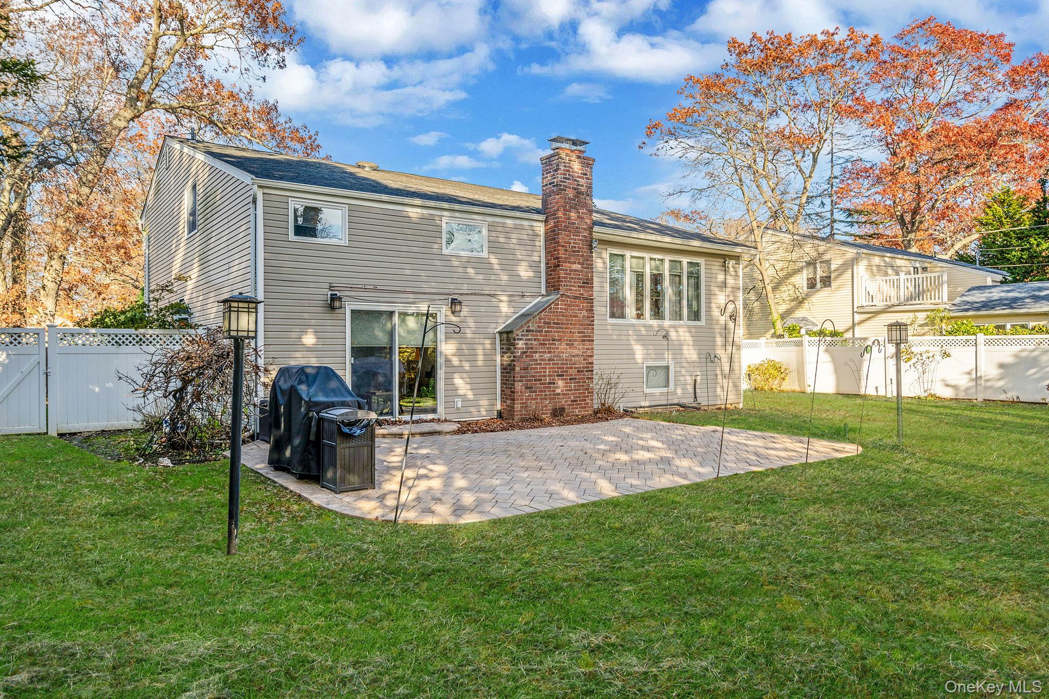28 Cedarwood Lane, Commack, NY 11725