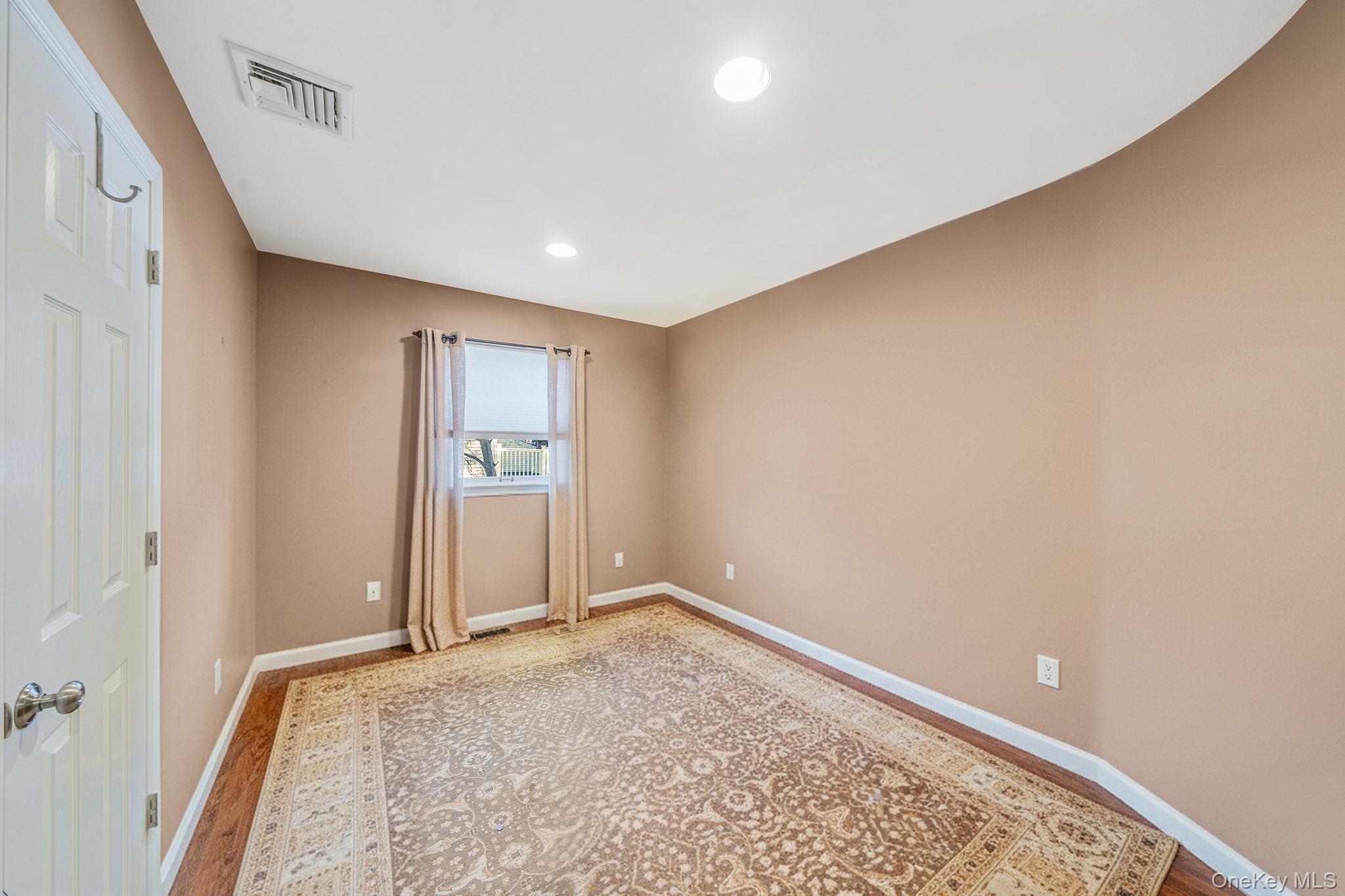 28 Cedarwood Lane, Commack, NY 11725