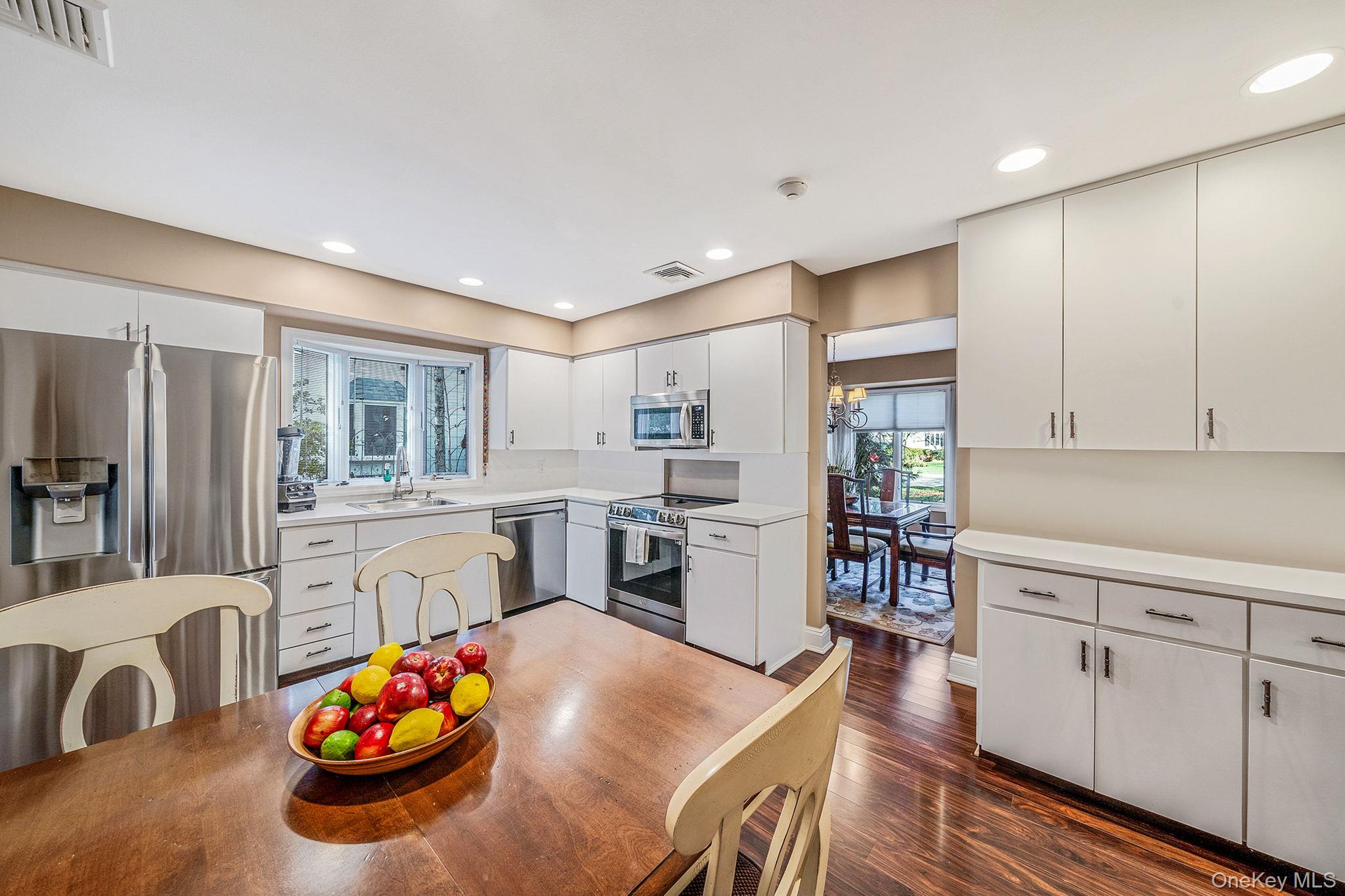 28 Cedarwood Lane, Commack, NY 11725