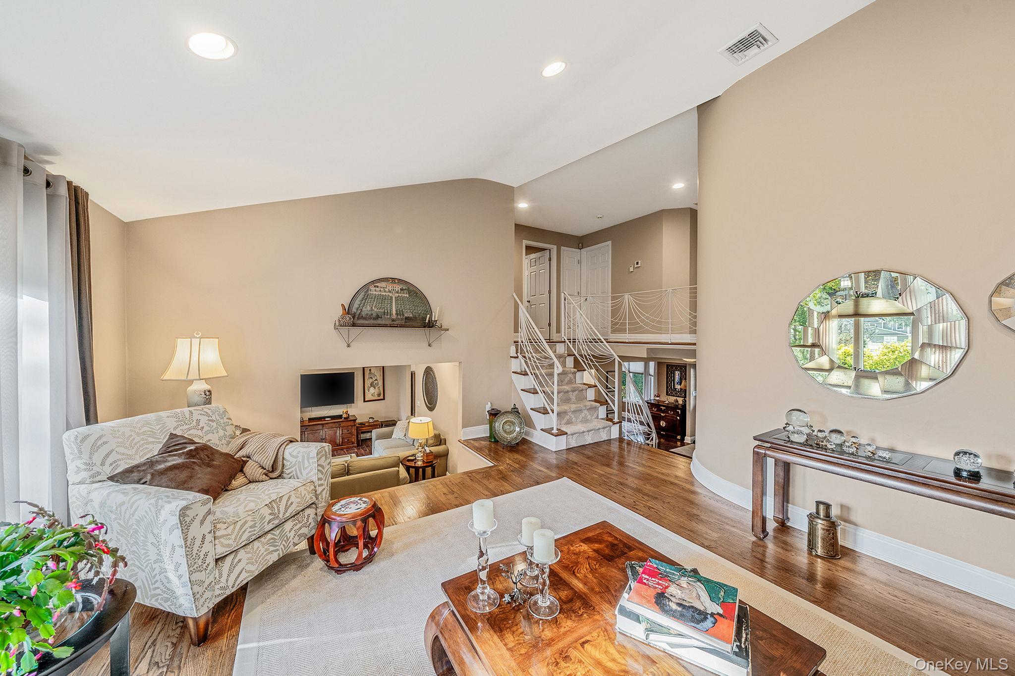 28 Cedarwood Lane, Commack, NY 11725