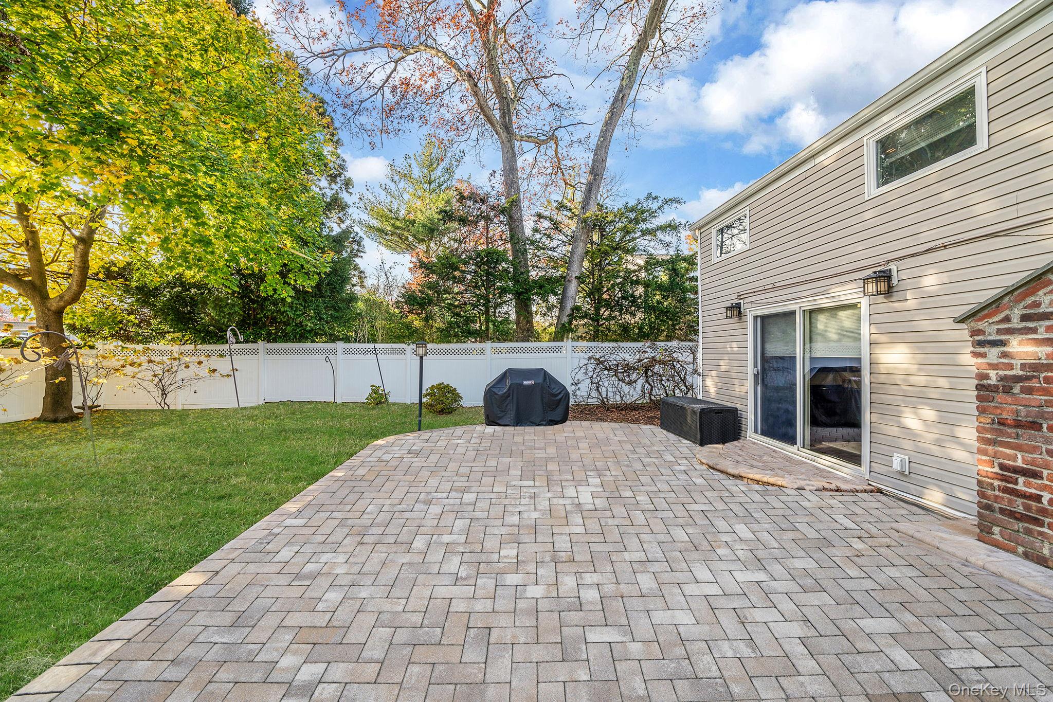 28 Cedarwood Lane, Commack, NY 11725