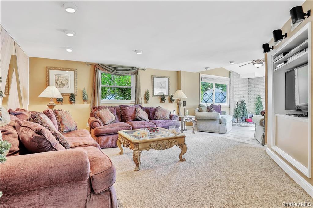 2 Split Tree Drive, New Windsor, NY 12553