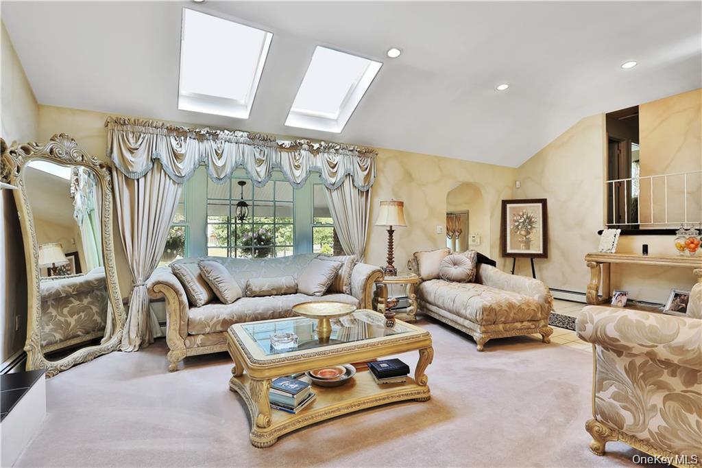 2 Split Tree Drive, New Windsor, NY 12553