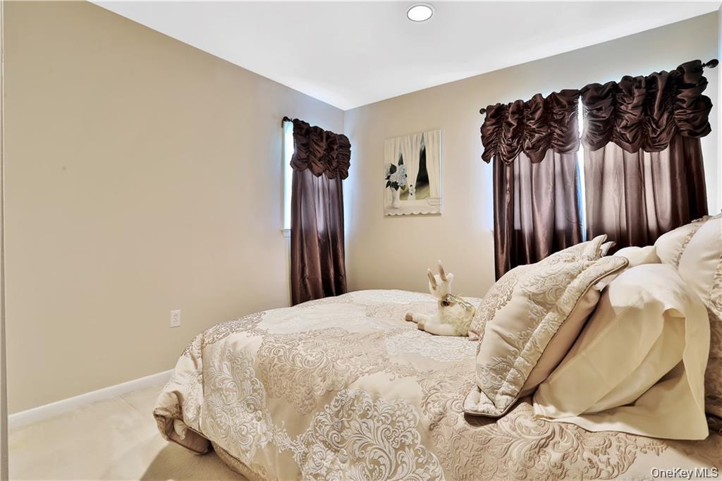 2 Split Tree Drive, New Windsor, NY 12553